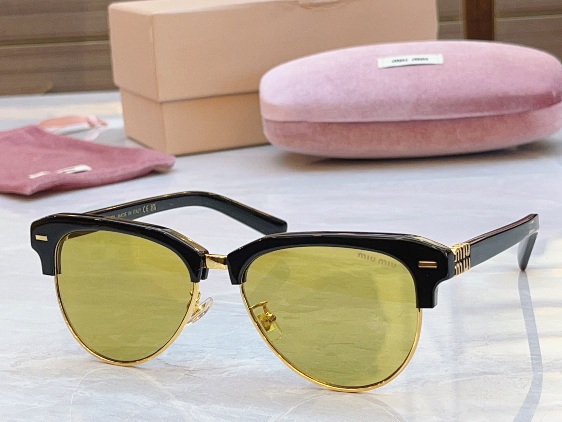 ，【MIUMI*】缪*缪新款太阳镜🕶️，Mod:VMU 11ZS，SIZE:57口16-145