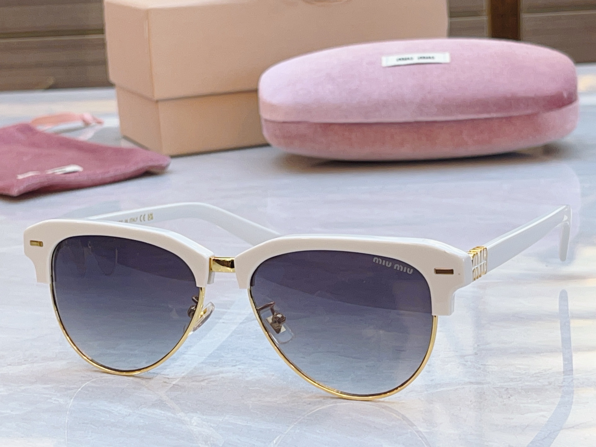 ，【MIUMI*】缪*缪新款太阳镜🕶️，Mod:VMU 11ZS，SIZE:57口16-145