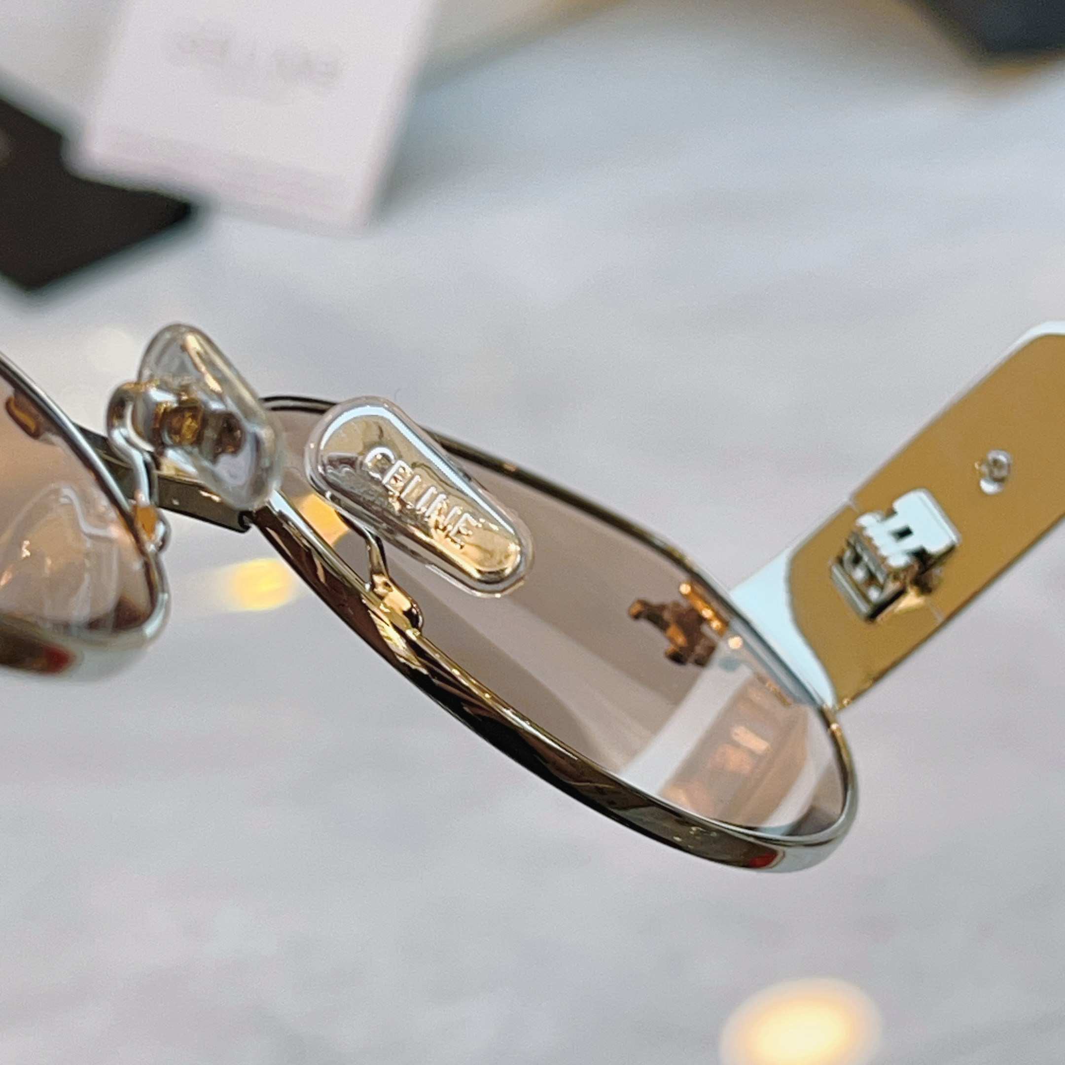 ，【CELIN*】赛*琳新款太阳镜， MODEL:CL1572LU ，SIZE: 56口18-145