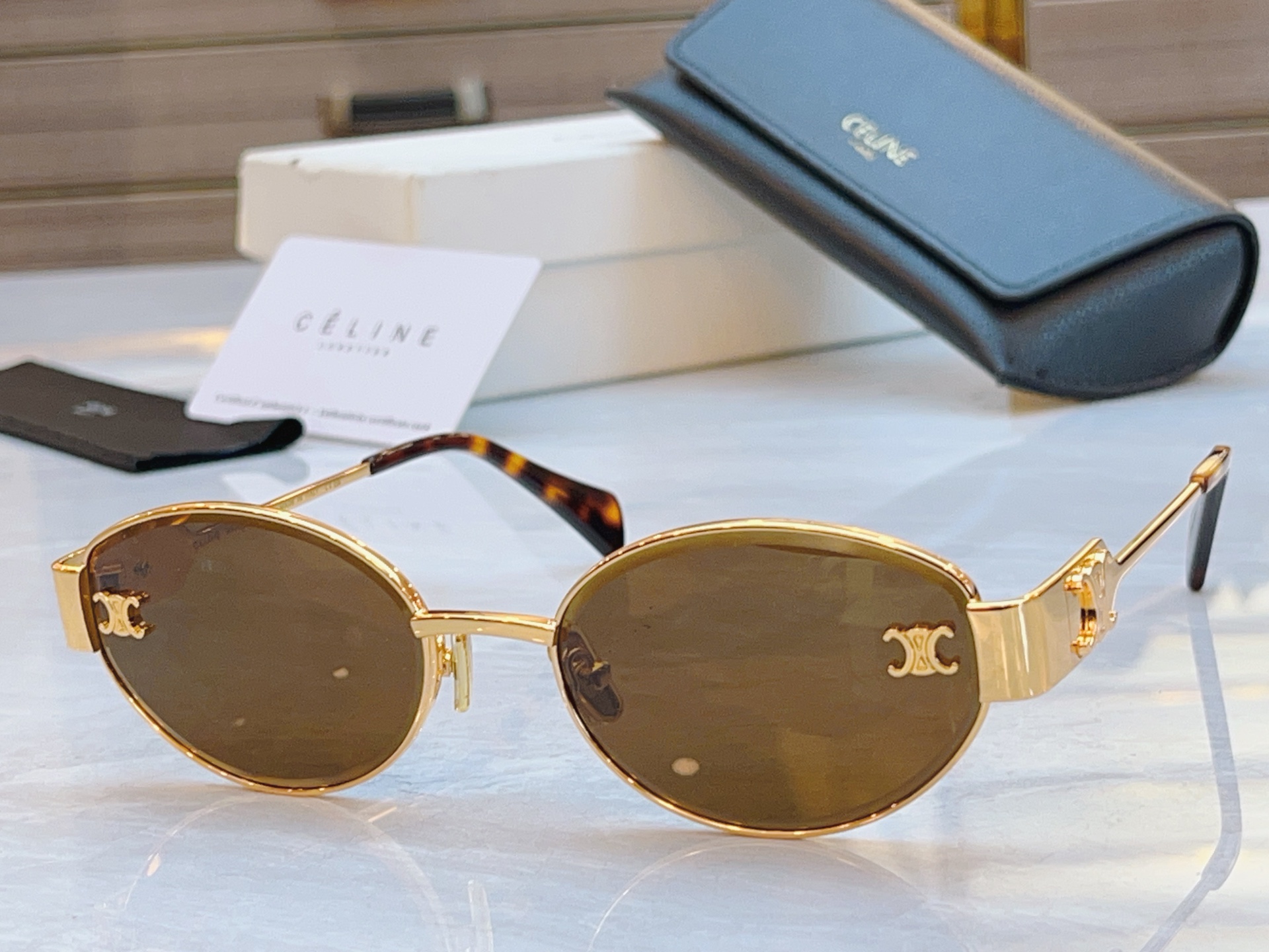 ，【CELIN*】赛*琳新款太阳镜， MODEL:CL1572LU ，SIZE: 56口18-145