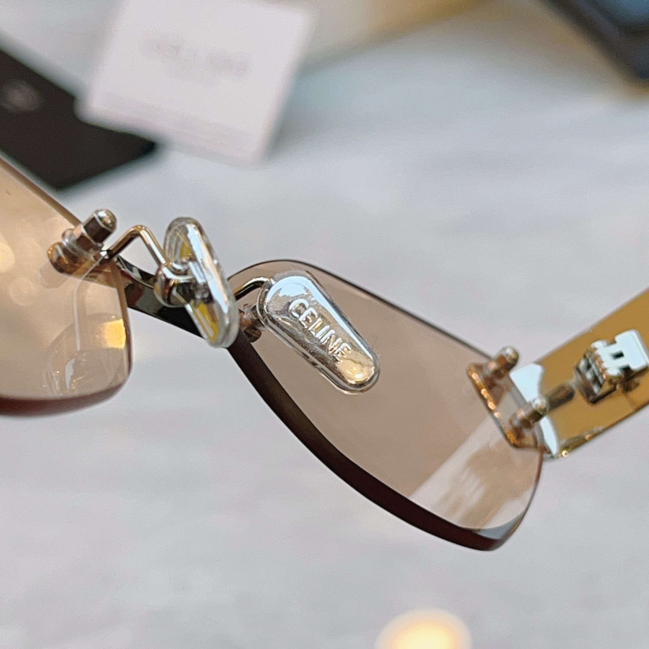 ，【CELIN*】赛*琳新款太阳镜， MODEL:CL1575LU ，SIZE: 57口17-145