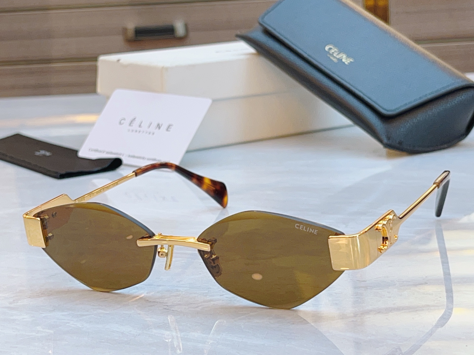 ，【CELIN*】赛*琳新款太阳镜， MODEL:CL1575LU ，SIZE: 57口17-145