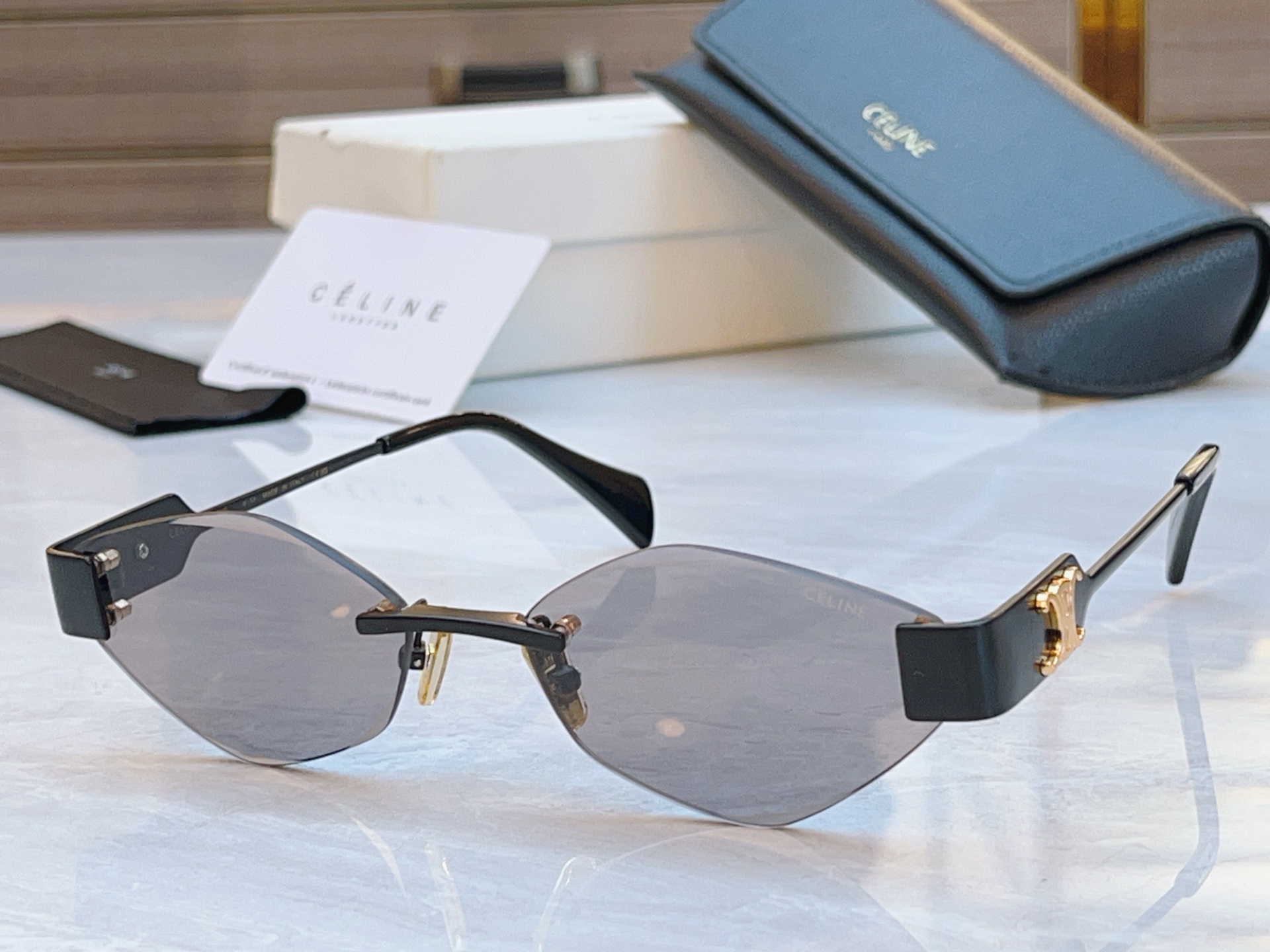 ，【CELIN*】赛*琳新款太阳镜， MODEL:CL1575LU ，SIZE: 57口17-145