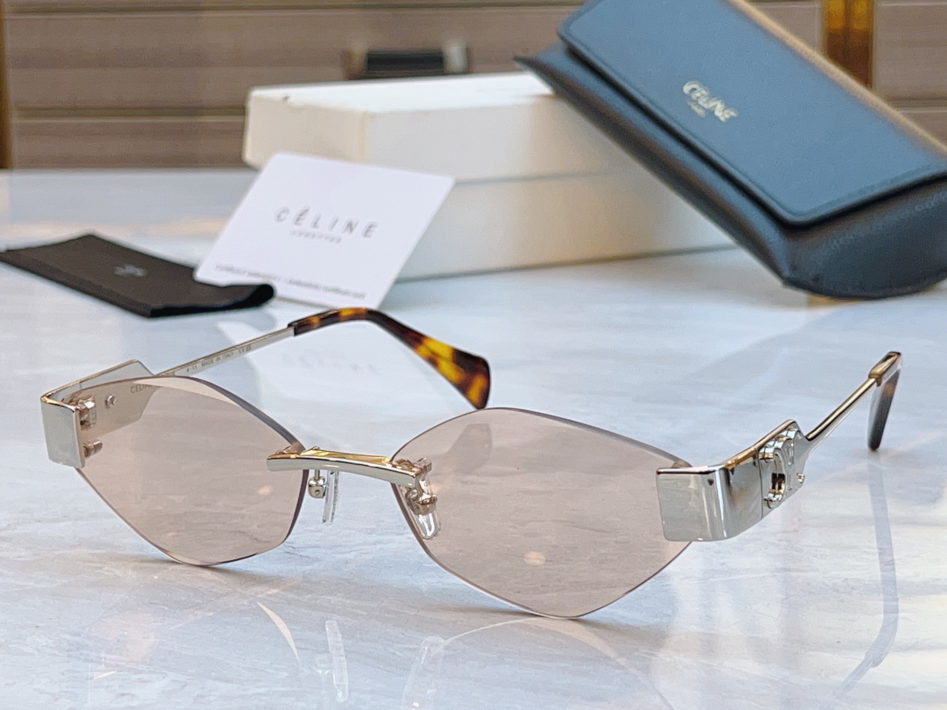 ，【CELIN*】赛*琳新款太阳镜， MODEL:CL1575LU ，SIZE: 57口17-145