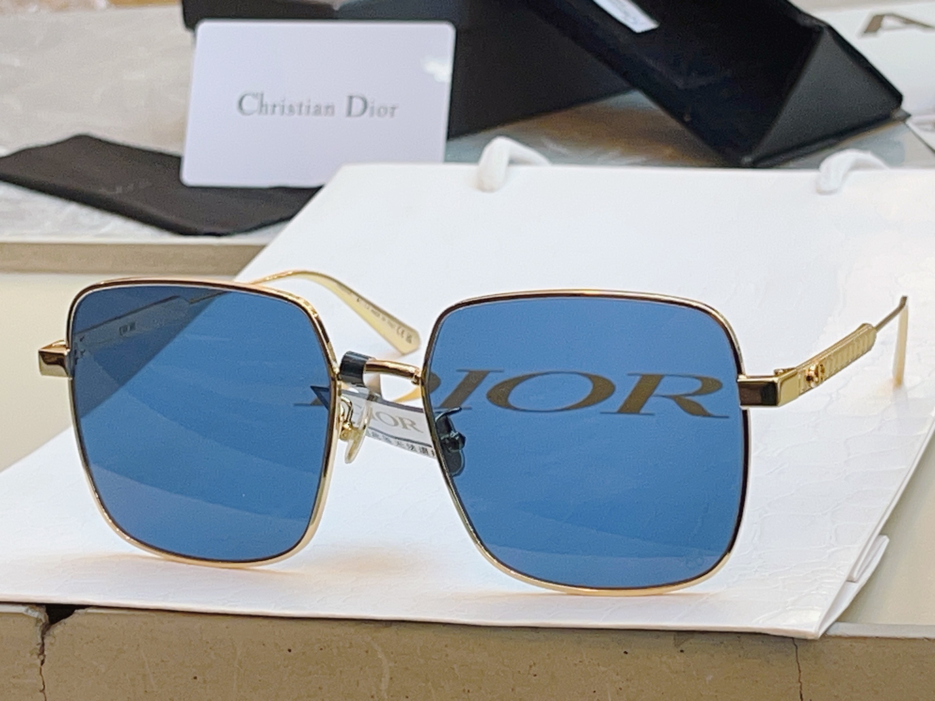 ，【DIO* 】迪*奥新款太阳镜🕶️，高版本 18K金电镀✨MODEL：DiorCannage S1U，