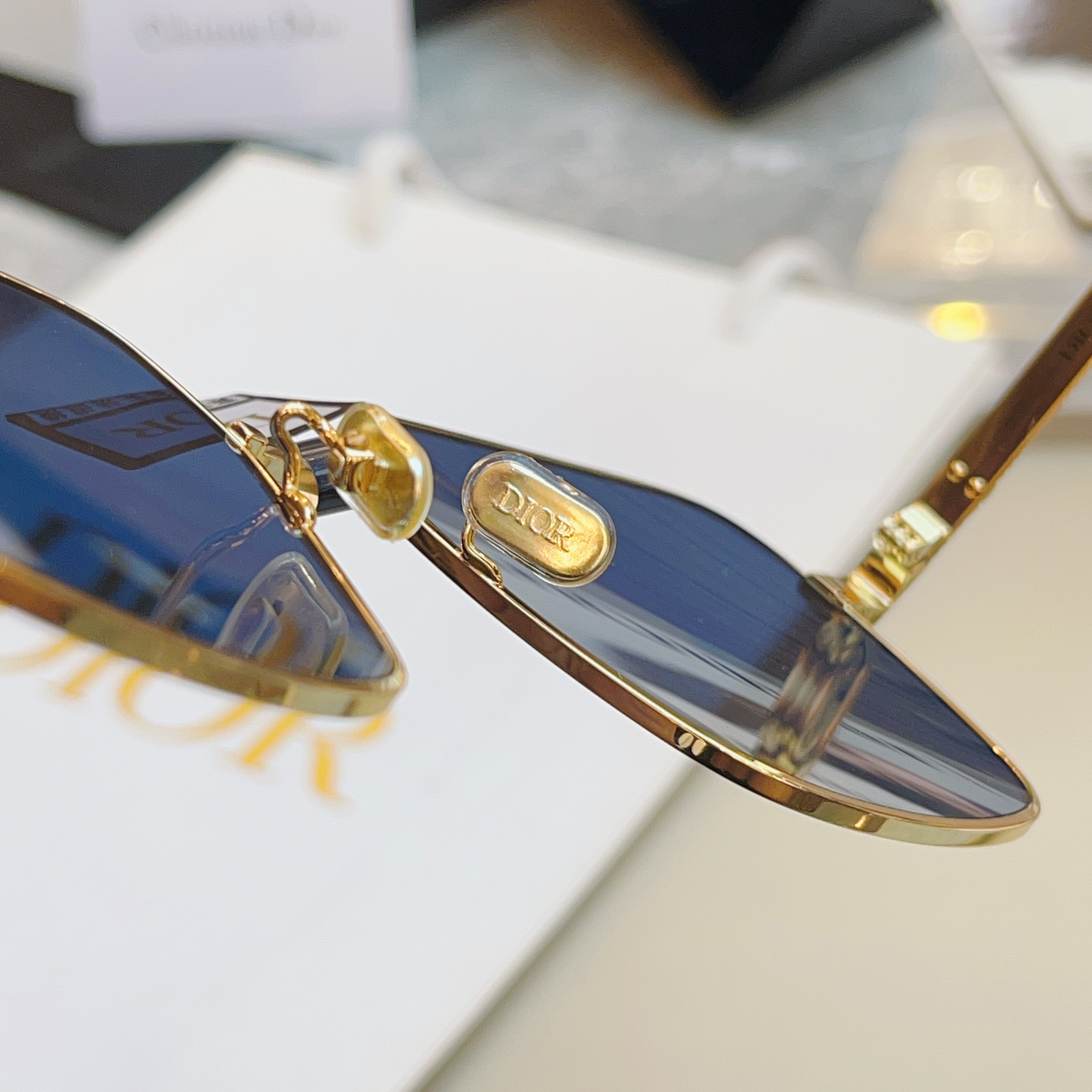 ，【DIO* 】迪*奥新款太阳镜🕶️，高版本 18K金电镀✨MODEL：DiorCannage S1U，