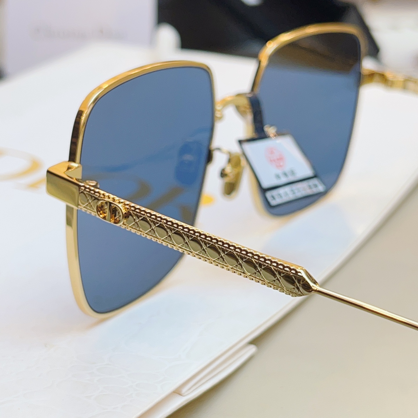 ，【DIO* 】迪*奥新款太阳镜🕶️，高版本 18K金电镀✨MODEL：DiorCannage S1U，