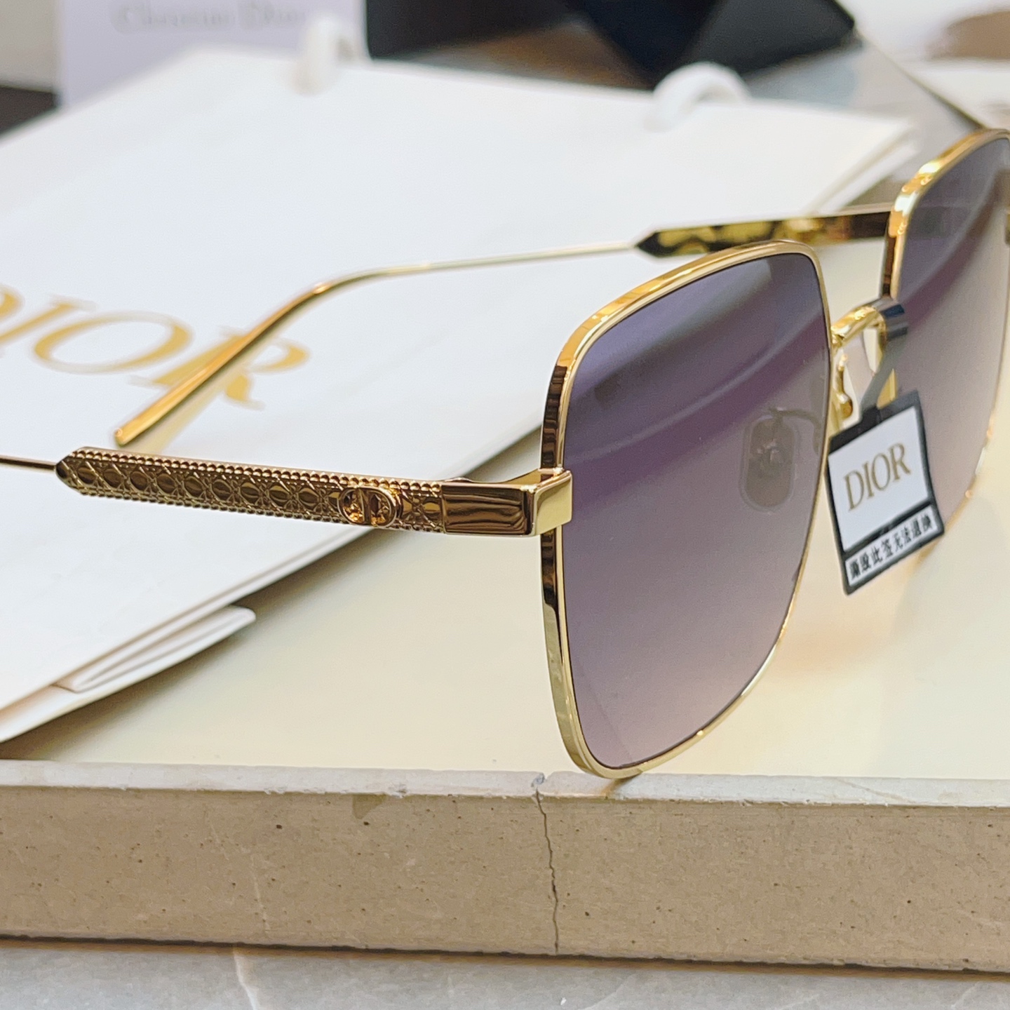，【DIO* 】迪*奥新款太阳镜🕶️，高版本 18K金电镀✨MODEL：DiorCannage S1U，