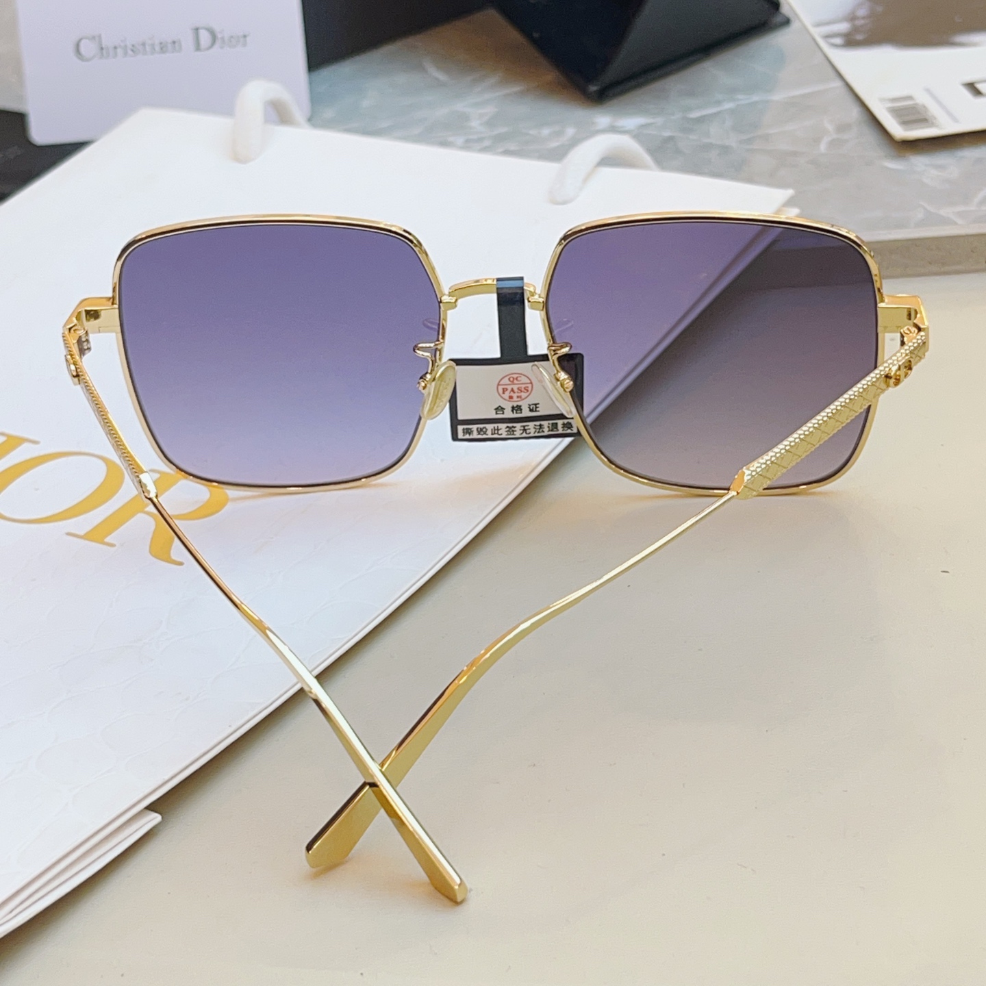 ，【DIO* 】迪*奥新款太阳镜🕶️，高版本 18K金电镀✨MODEL：DiorCannage S1U，