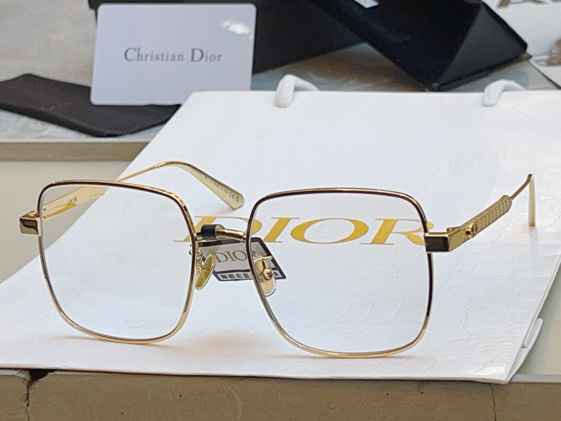 ，【DIO* 】迪*奥新款太阳镜🕶️，高版本 18K金电镀✨MODEL：DiorCannage S1U，