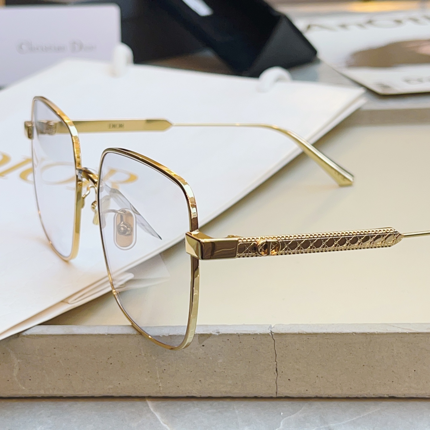 ，【DIO* 】迪*奥新款太阳镜🕶️，高版本 18K金电镀✨MODEL：DiorCannage S1U，