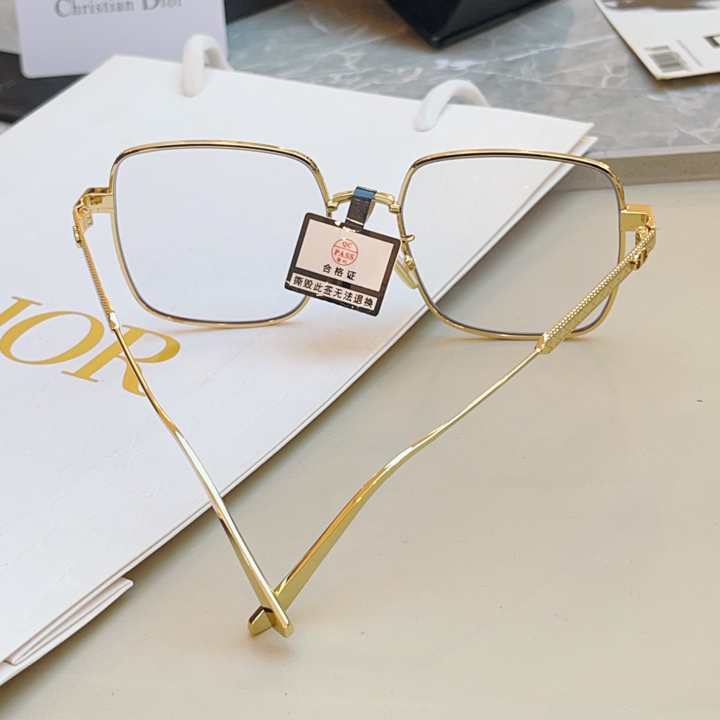 ，【DIO* 】迪*奥新款太阳镜🕶️，高版本 18K金电镀✨MODEL：DiorCannage S1U，