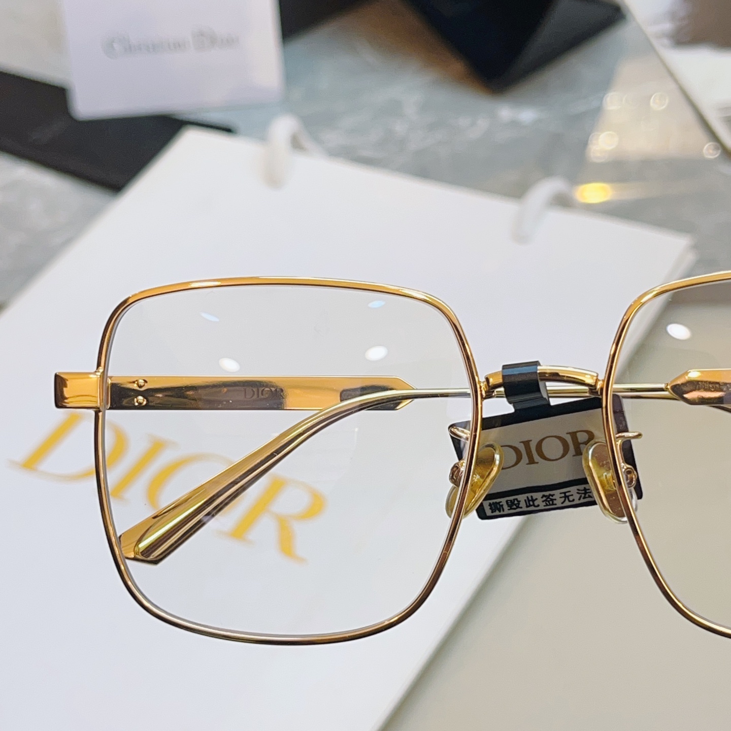 ，【DIO* 】迪*奥新款太阳镜🕶️，高版本 18K金电镀✨MODEL：DiorCannage S1U，
