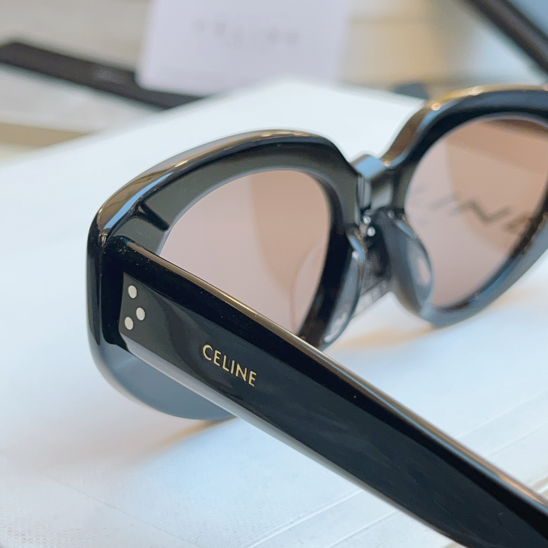 ，【CELIN*】赛*琳新款太阳镜🕶️ 高品质✨， MODEL:CL40286I，SIZE: 53口17-145