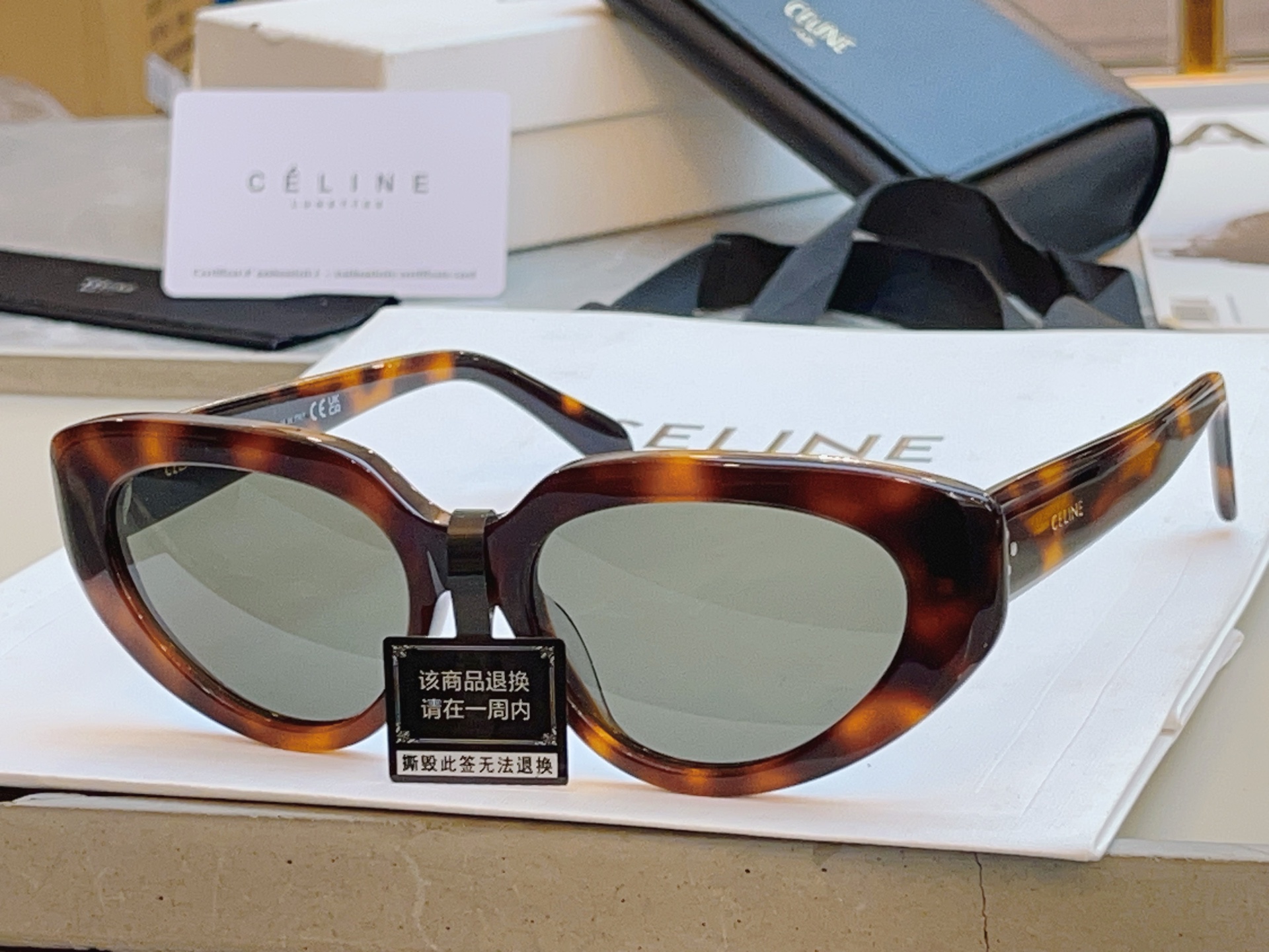 ，【CELIN*】赛*琳新款太阳镜🕶️ 高品质✨， MODEL:CL40286I，SIZE: 53口17