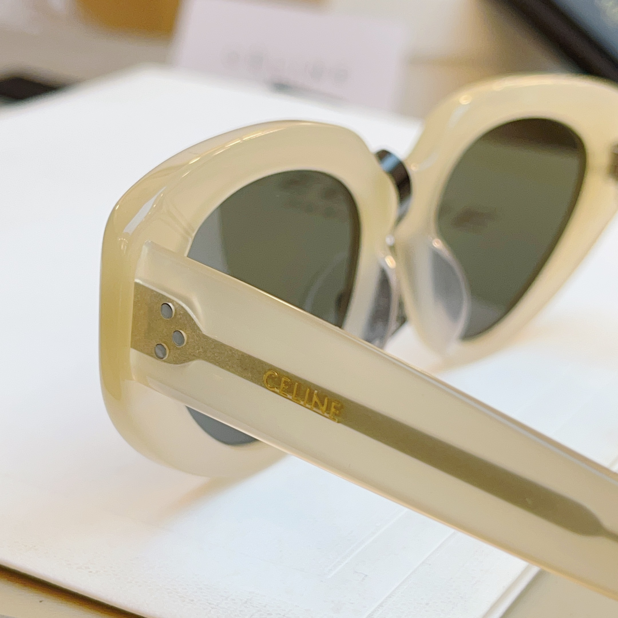 ，【CELIN*】赛*琳新款太阳镜🕶️ 高品质✨， MODEL:CL40286I，SIZE: 53口17