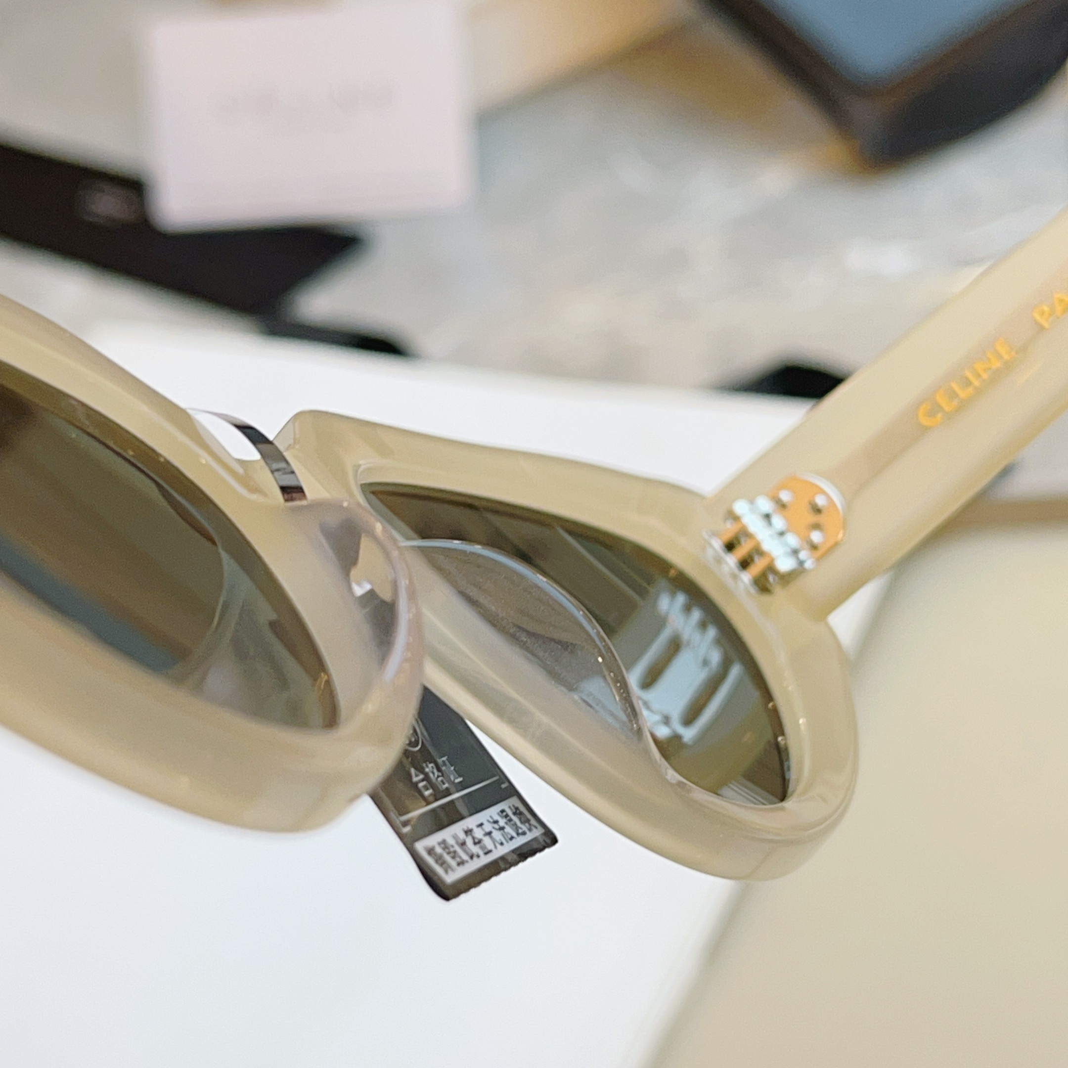 ，【CELIN*】赛*琳新款太阳镜🕶️ 高品质✨， MODEL:CL40286I，SIZE: 53口17