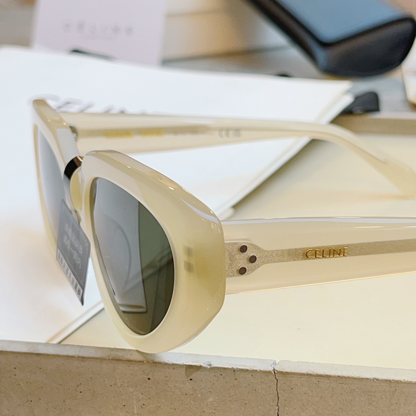 ，【CELIN*】赛*琳新款太阳镜🕶️ 高品质✨， MODEL:CL40286I，SIZE: 53口17