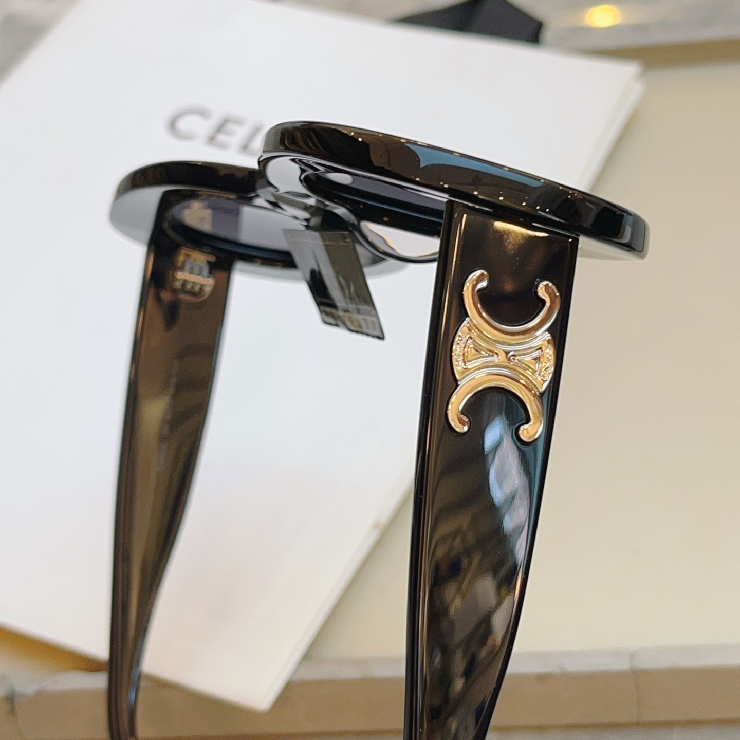 ，【CELIN*】赛*琳新款太阳镜🕶️ 高品质✨， MODEL:CL40312U，SIZE: 53口22