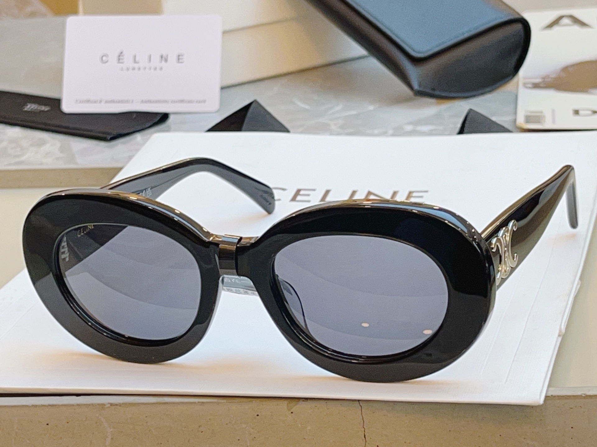 ，【CELIN*】赛*琳新款太阳镜🕶️ 高品质✨， MODEL:CL40312U，SIZE: 53口22