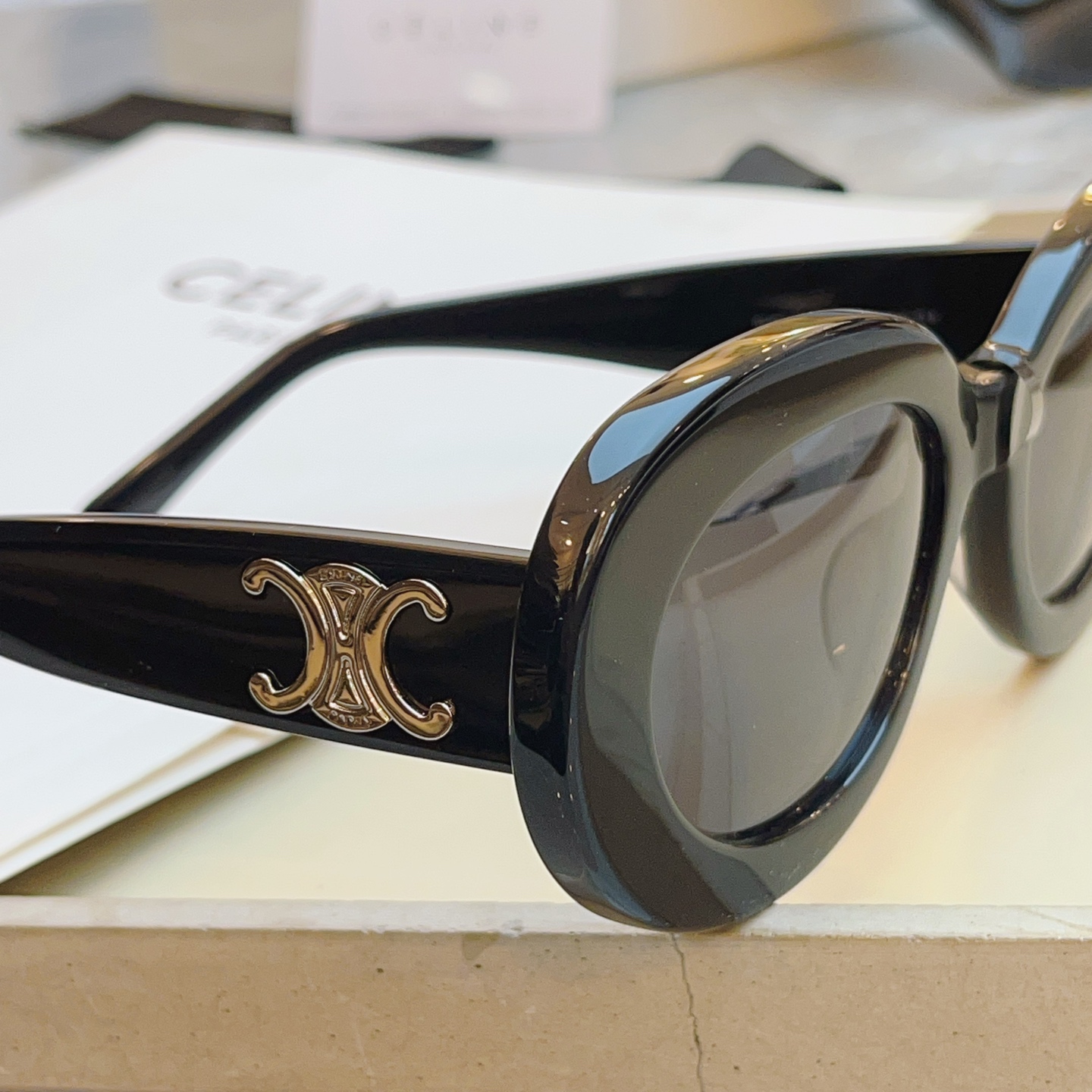 ，【CELIN*】赛*琳新款太阳镜🕶️ 高品质✨， MODEL:CL40312U，SIZE: 53口22