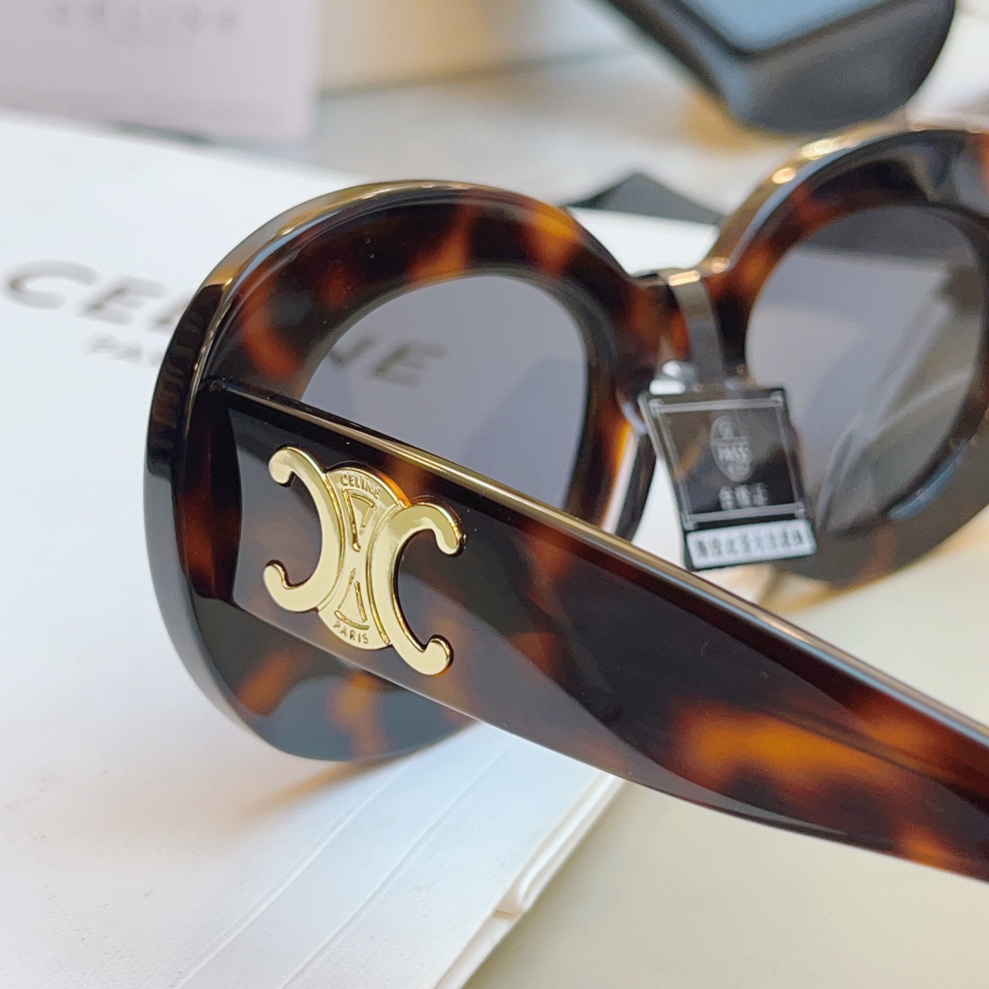 ，【CELIN*】赛*琳新款太阳镜🕶️ 高品质✨， MODEL:CL40312U，SIZE: 53口22