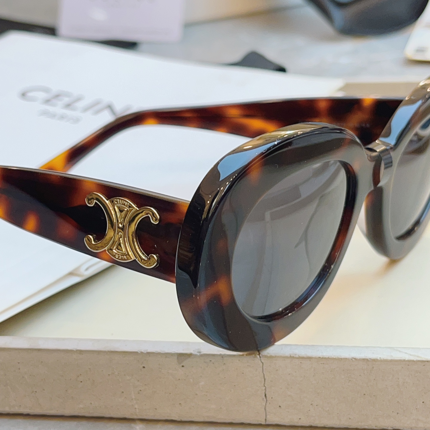 ，【CELIN*】赛*琳新款太阳镜🕶️ 高品质✨， MODEL:CL40312U，SIZE: 53口22