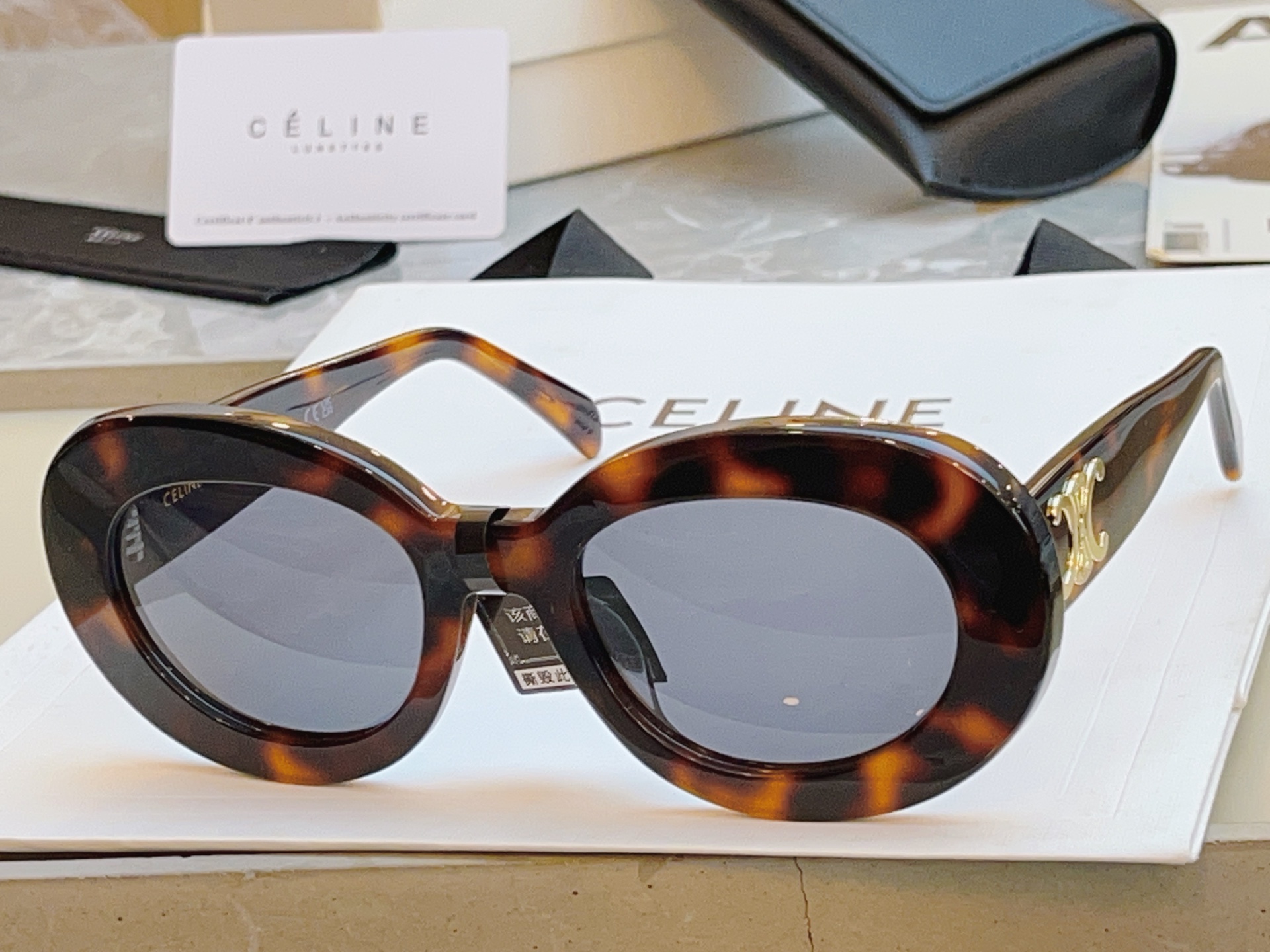 ，【CELIN*】赛*琳新款太阳镜🕶️ 高品质✨， MODEL:CL40312U，SIZE: 53口22