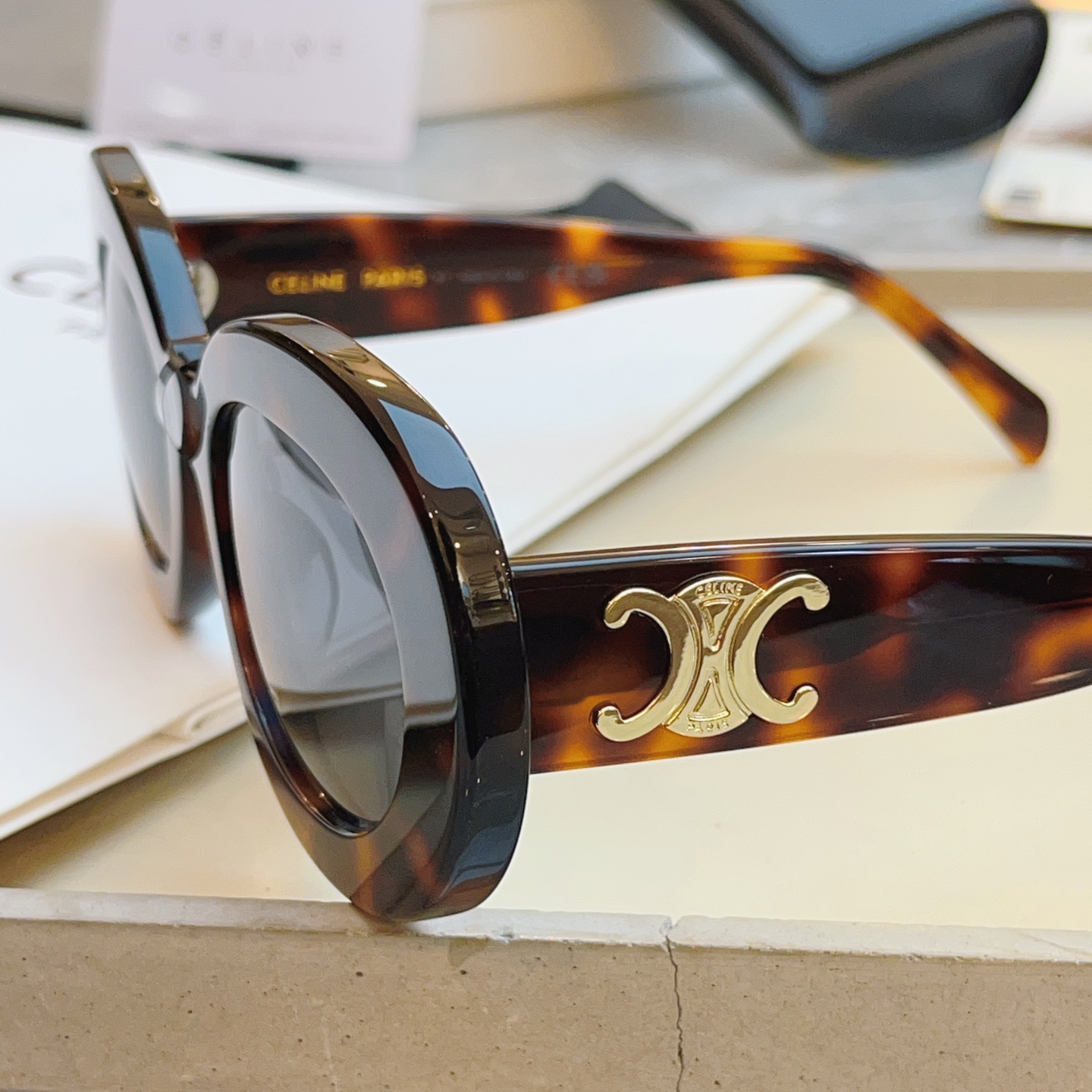 ，【CELIN*】赛*琳新款太阳镜🕶️ 高品质✨， MODEL:CL40312U，SIZE: 53口22