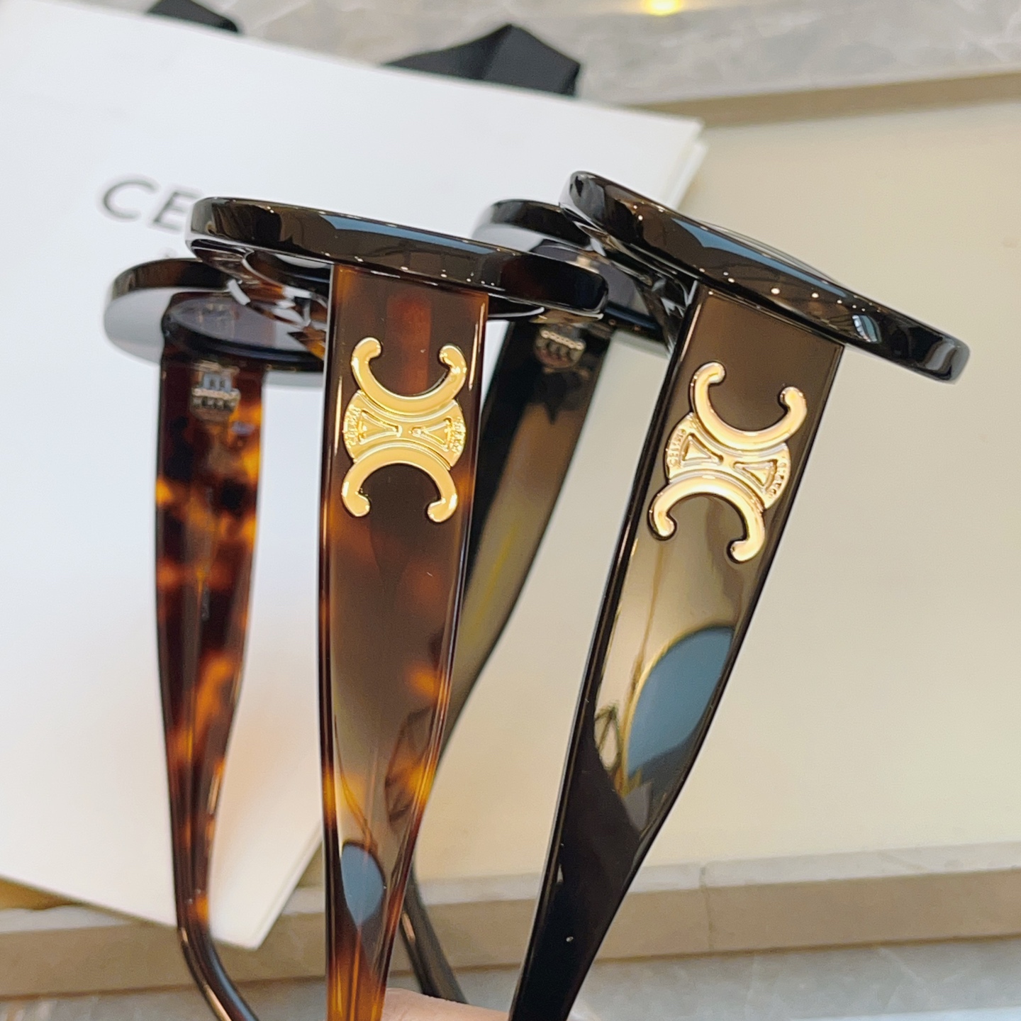 ，【CELIN*】赛*琳新款太阳镜🕶️ 高品质✨， MODEL:CL40312U，SIZE: 53口22