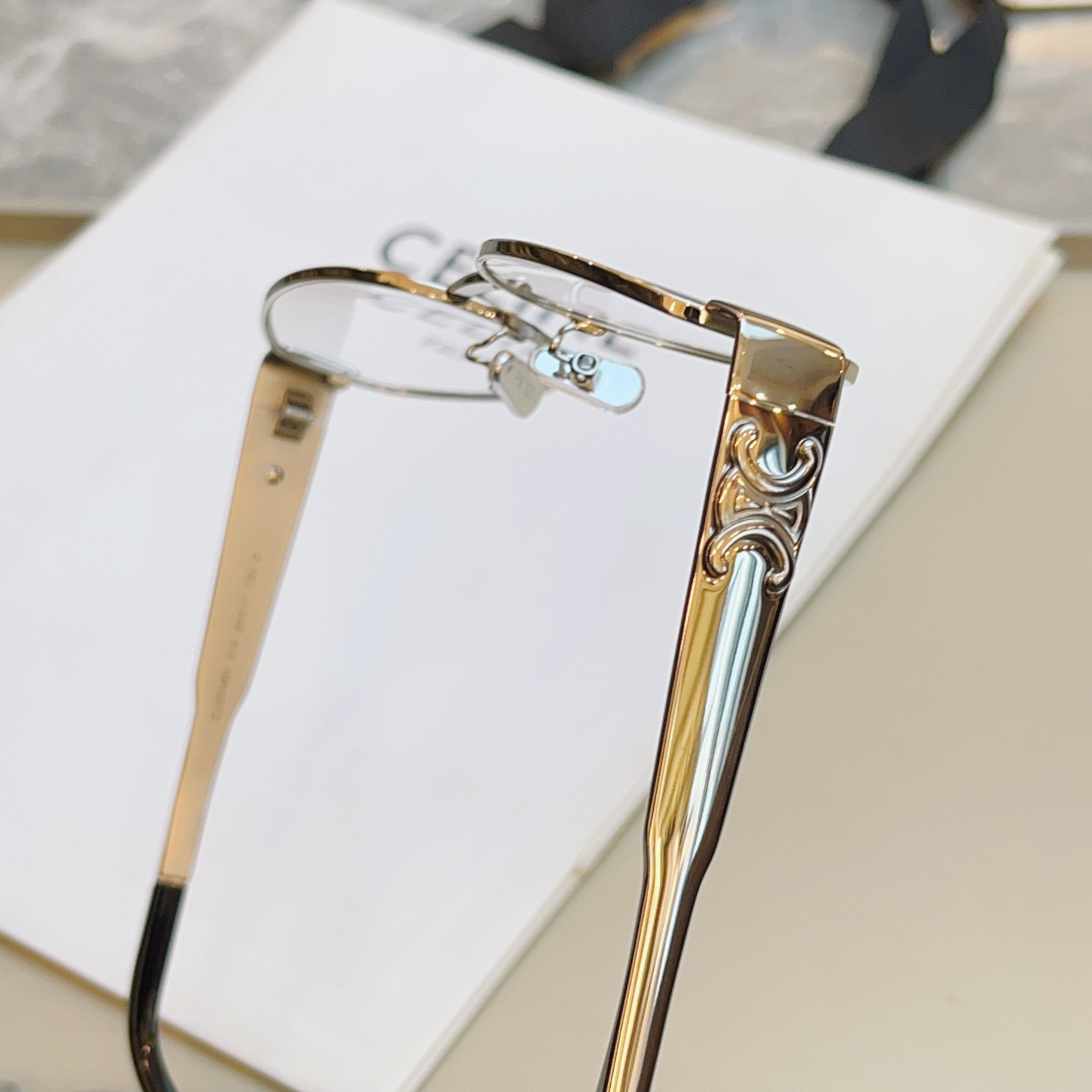 ，【CELIN*】赛*琳新款眼镜架👓 高品质✨， MODEL:CL50140U，SIZE: 53口17-