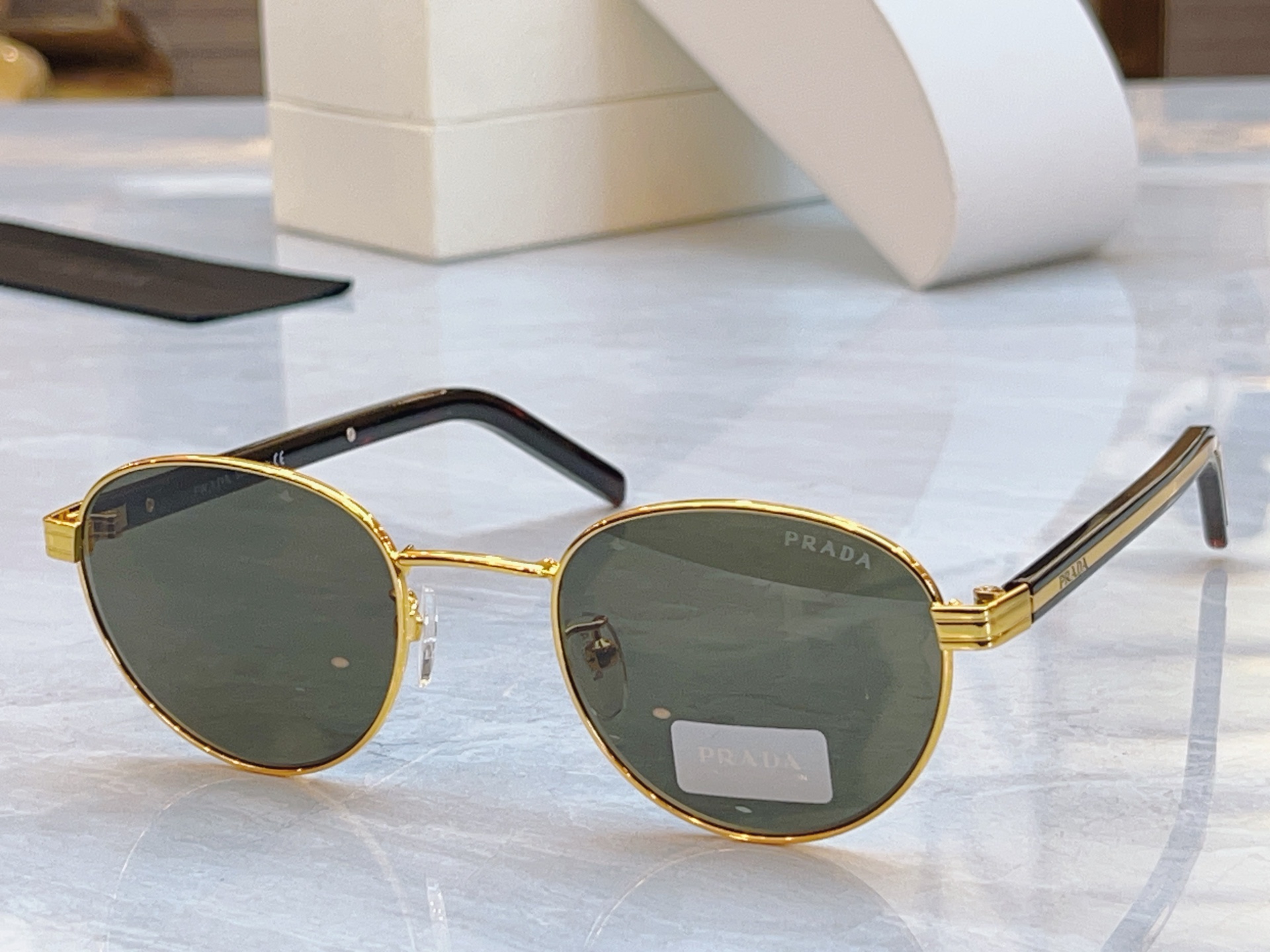 ，【PRAD*】普拉*达新款太阳镜，MODEL：PR B52S，SIZE：54口23-145