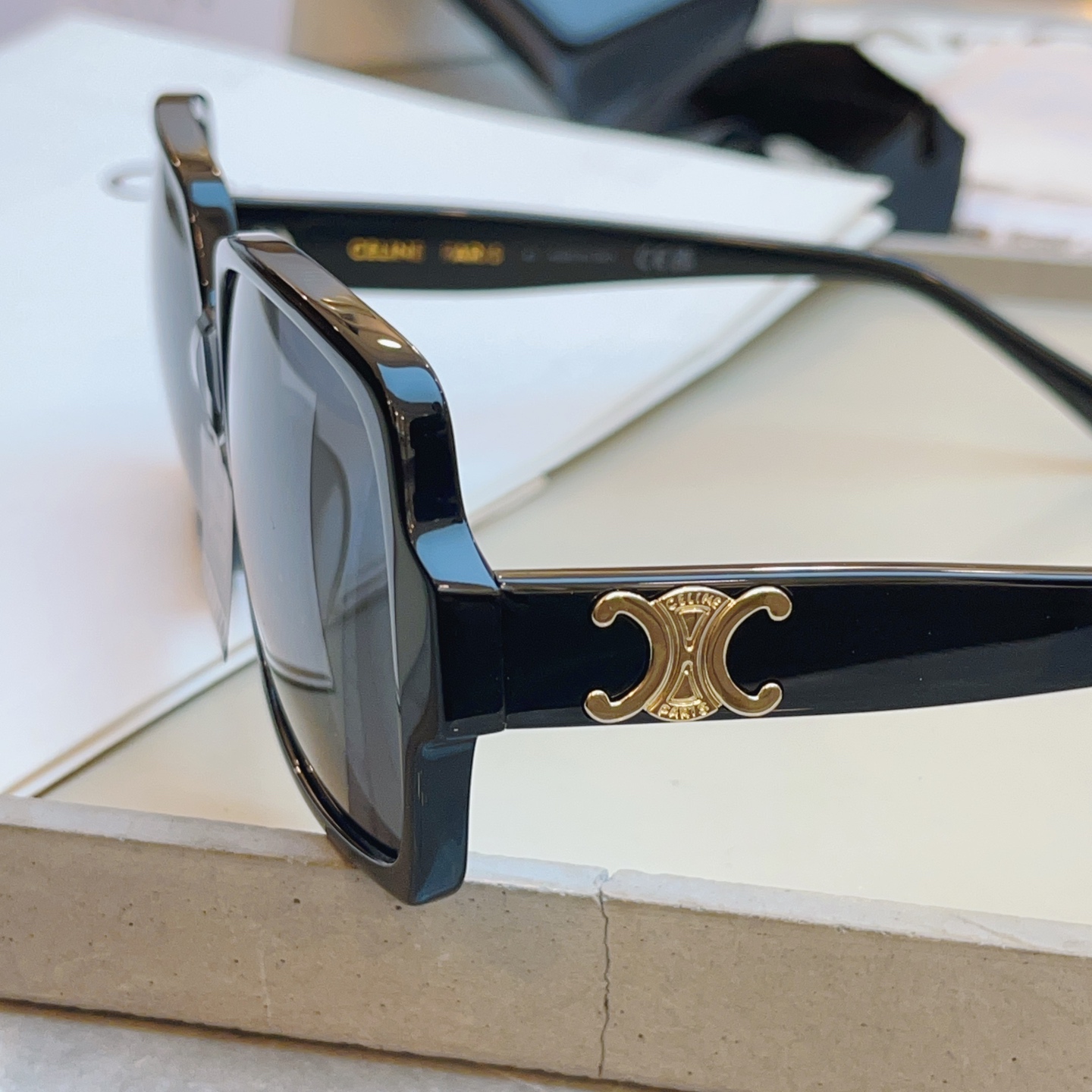 ，【CELIN*】赛*琳新款太阳镜🕶️ 高品质✨， MODEL:CL40316U，SIZE: 60口15