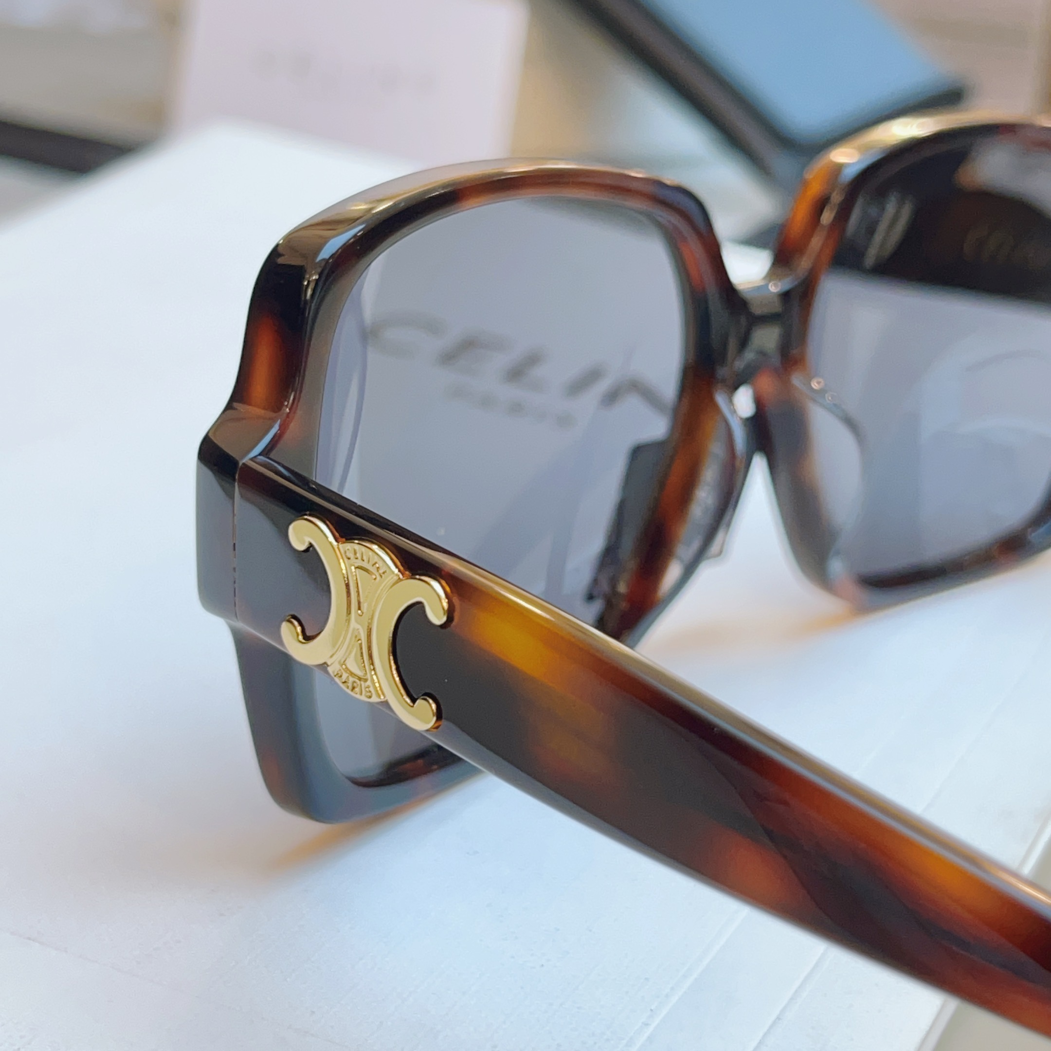 ，【CELIN*】赛*琳新款太阳镜🕶️ 高品质✨， MODEL:CL40316U，SIZE: 60口15