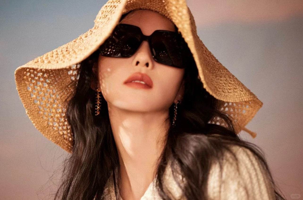 ，【CELIN*】赛*琳新款太阳镜🕶️ 高品质✨， MODEL:CL40316U，SIZE: 60口15