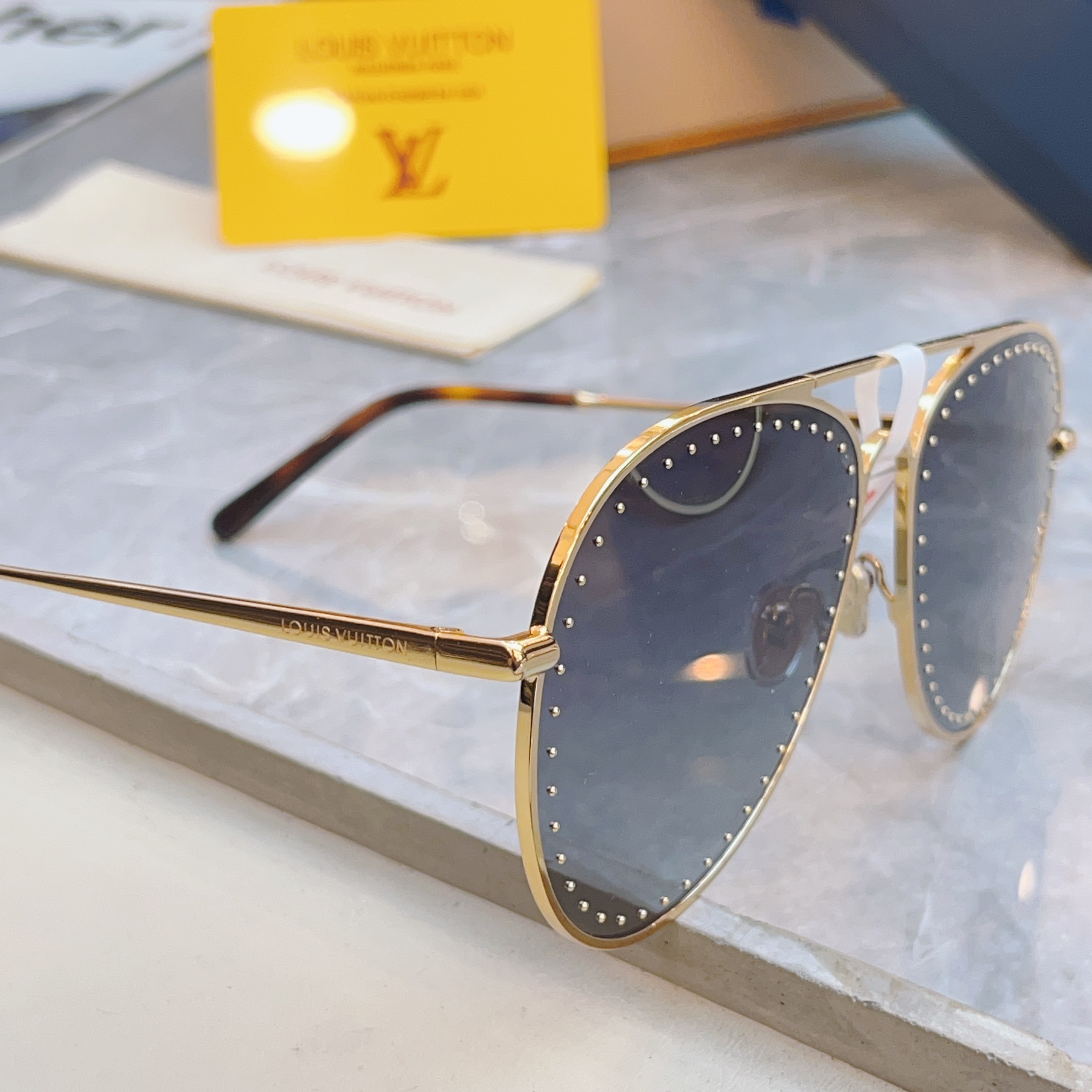 ，【LOUIS VUITTO*】路易*威登新款太阳镜🕶️ 高品质✨，MODEL：Z1506、Z1507U