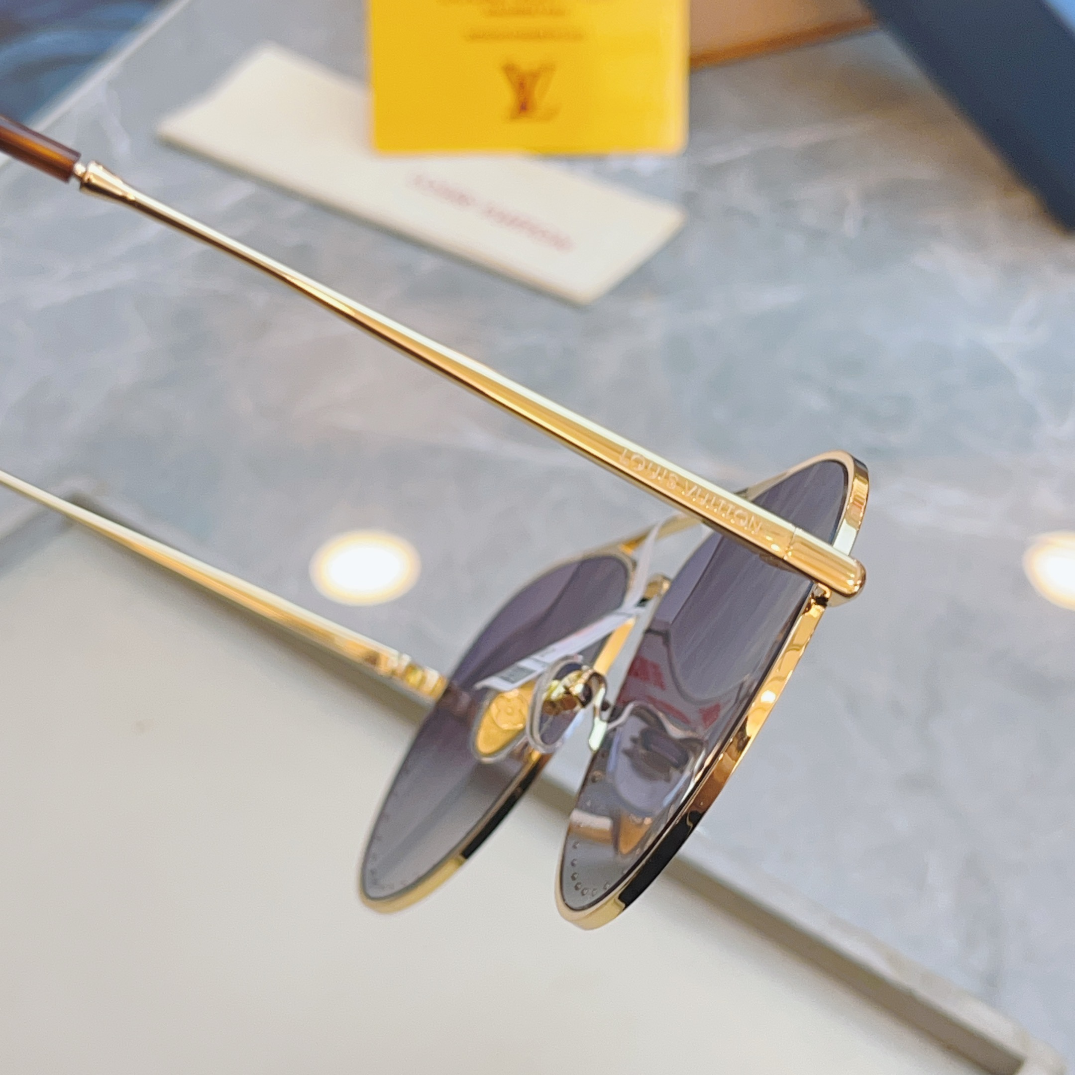 ，【LOUIS VUITTO*】路易*威登新款太阳镜🕶️ 高品质✨，MODEL：Z1506、Z1507U