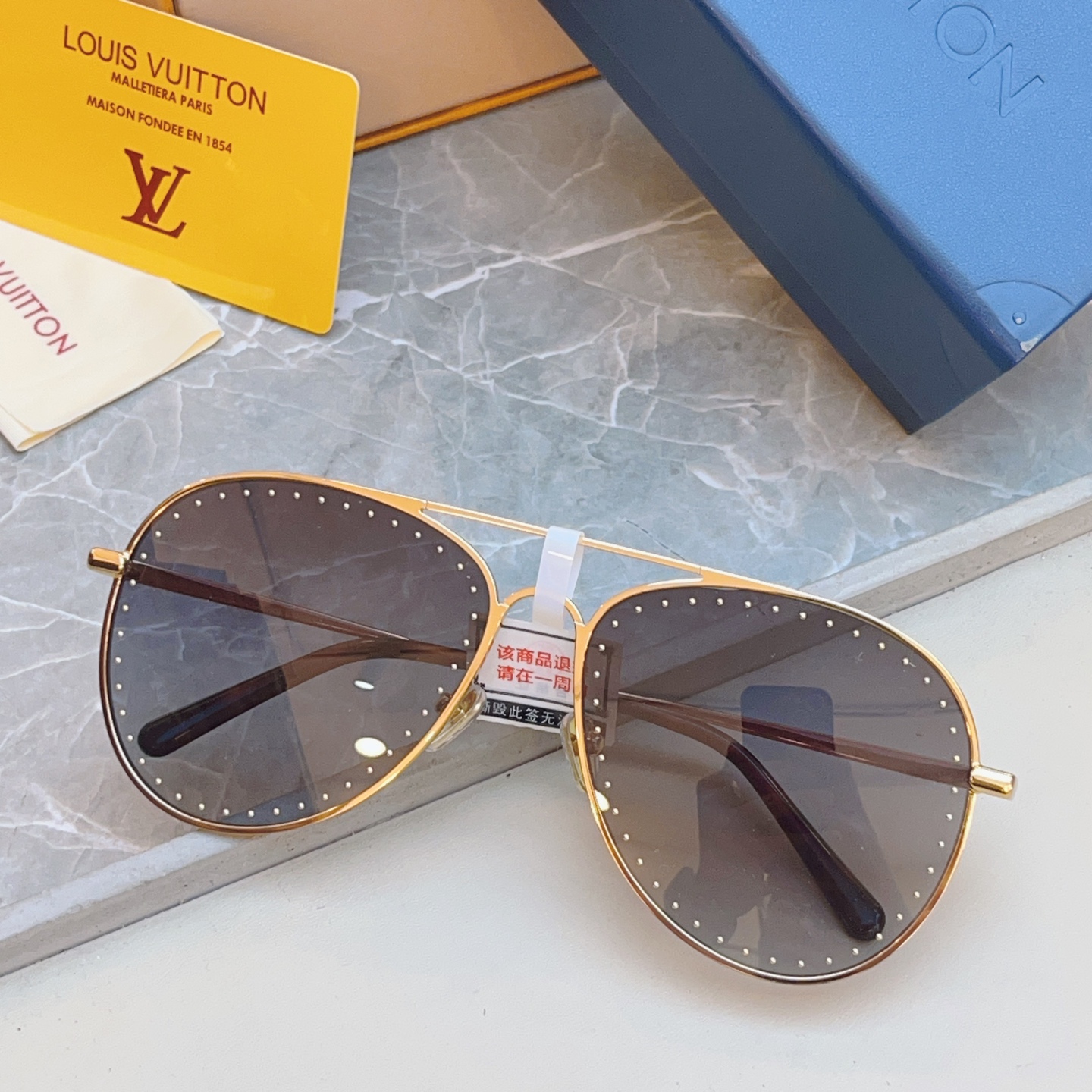 ，【LOUIS VUITTO*】路易*威登新款太阳镜🕶️ 高品质✨，MODEL：Z1506、Z1507U