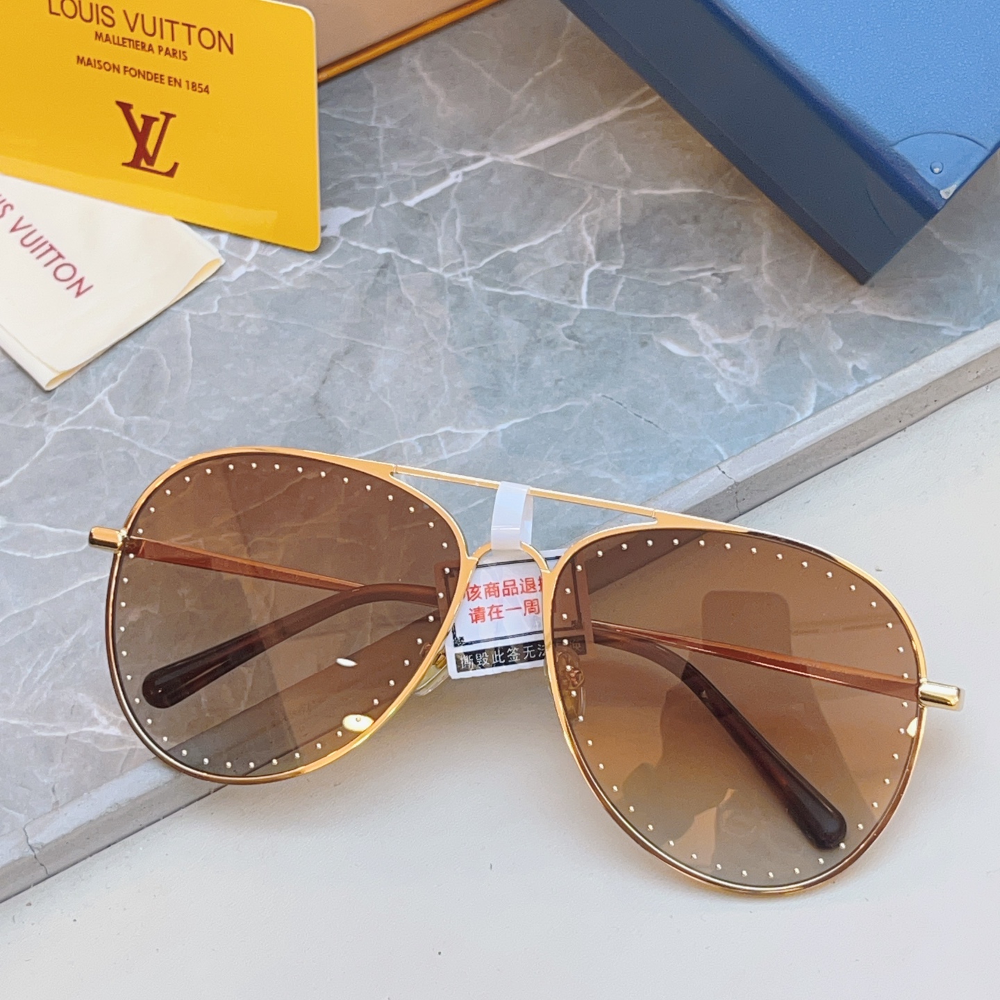 ，【LOUIS VUITTO*】路易*威登新款太阳镜🕶️ 高品质✨，MODEL：Z1506、Z1507U