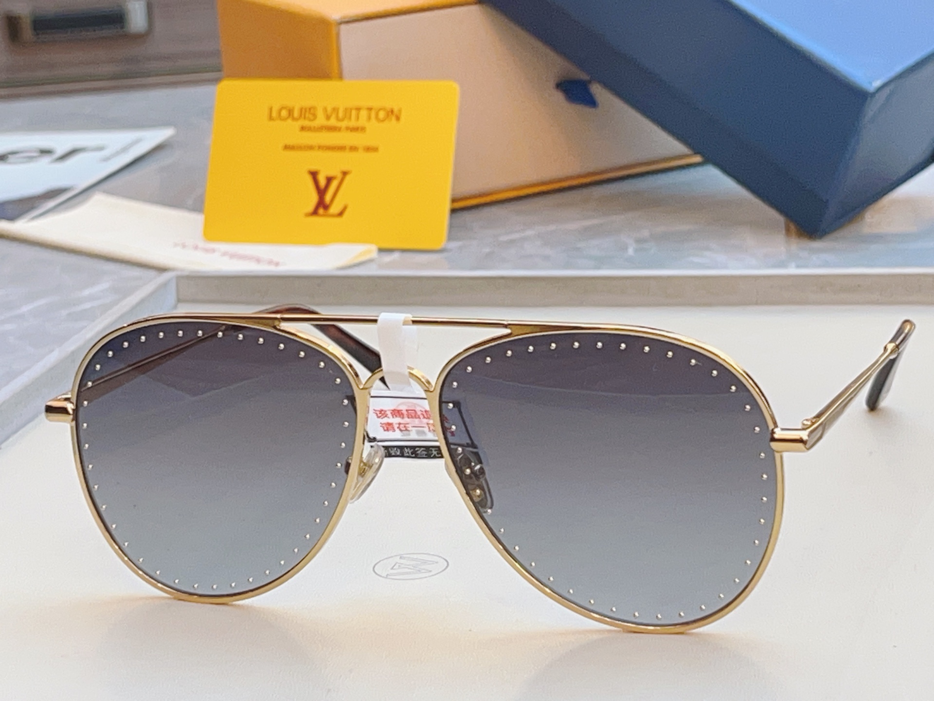 ，【LOUIS VUITTO*】路易*威登新款太阳镜🕶️ 高品质✨，MODEL：Z1506、Z1507U