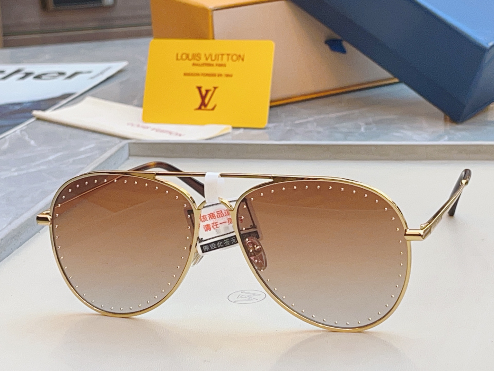 ，【LOUIS VUITTO*】路易*威登新款太阳镜🕶️ 高品质✨，MODEL：Z1506、Z1507U