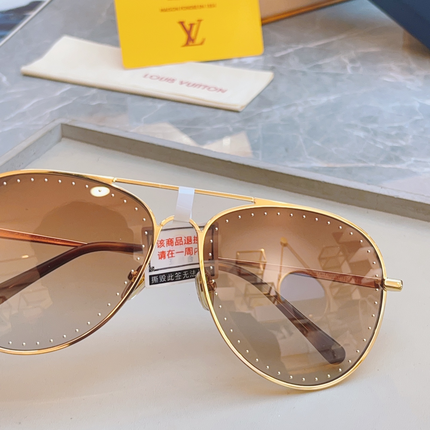 ，【LOUIS VUITTO*】路易*威登新款太阳镜🕶️ 高品质✨，MODEL：Z1506、Z1507U