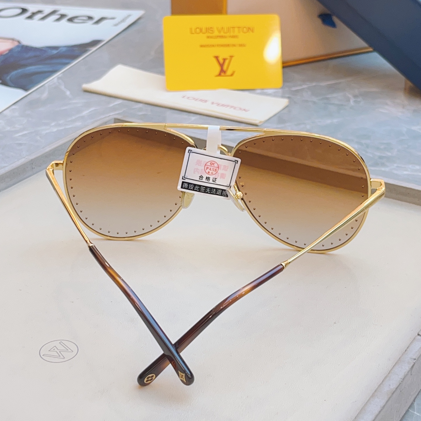 ，【LOUIS VUITTO*】路易*威登新款太阳镜🕶️ 高品质✨，MODEL：Z1506、Z1507U