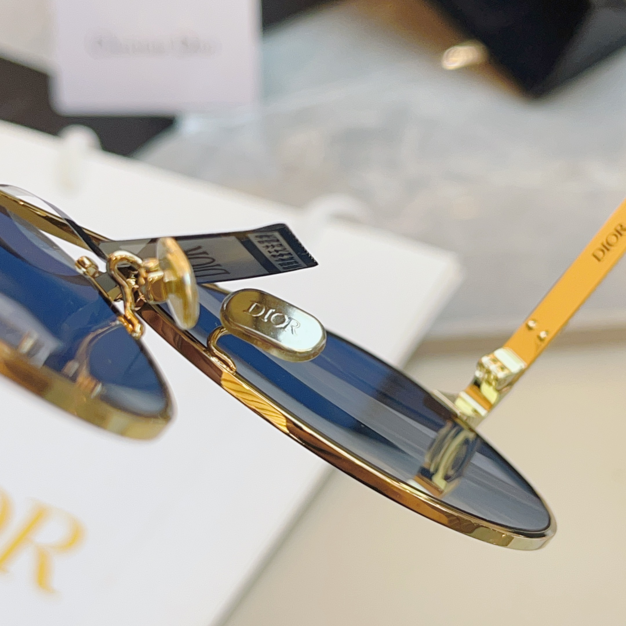 ，【DIO* 】迪*奥新款太阳镜🕶️，高版本 18K金电镀✨MODEL：DiorCannage A1U，
