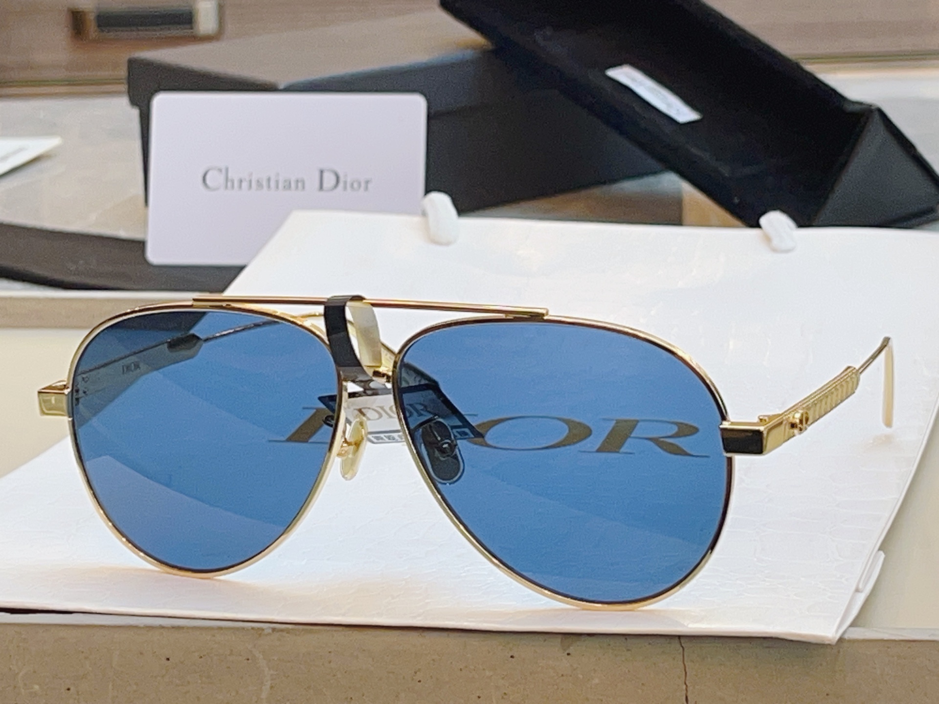 ，【DIO* 】迪*奥新款太阳镜🕶️，高版本 18K金电镀✨MODEL：DiorCannage A1U，