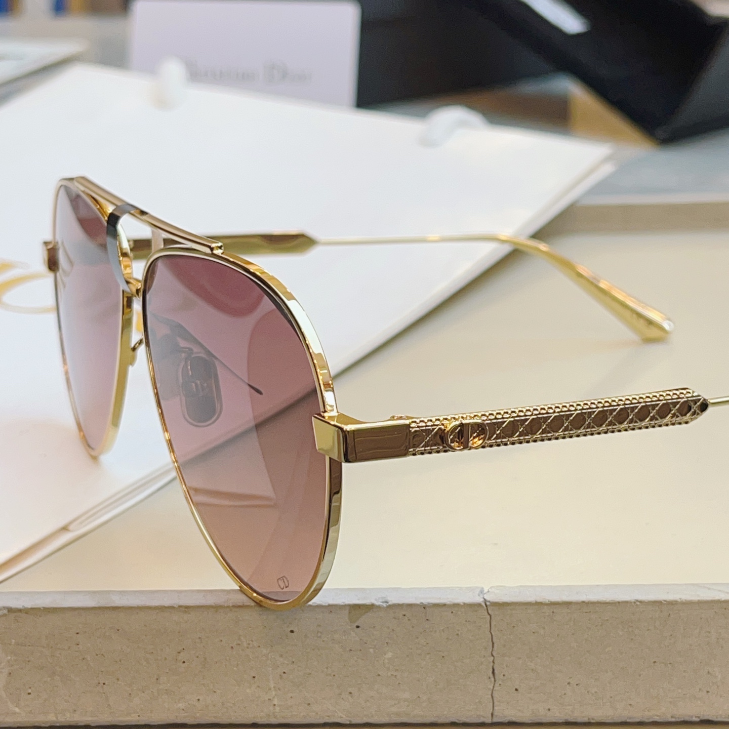 ，【DIO* 】迪*奥新款太阳镜🕶️，高版本 18K金电镀✨MODEL：DiorCannage A1U，