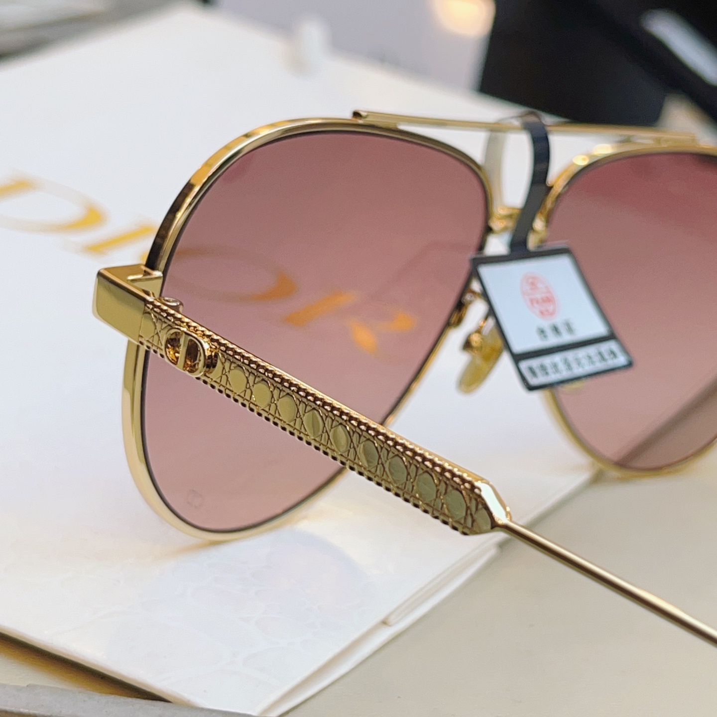 ，【DIO* 】迪*奥新款太阳镜🕶️，高版本 18K金电镀✨MODEL：DiorCannage A1U，