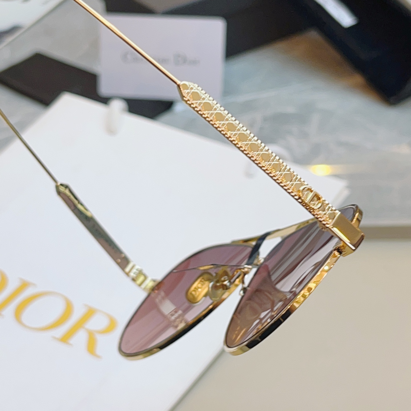 ，【DIO* 】迪*奥新款太阳镜🕶️，高版本 18K金电镀✨MODEL：DiorCannage A1U，
