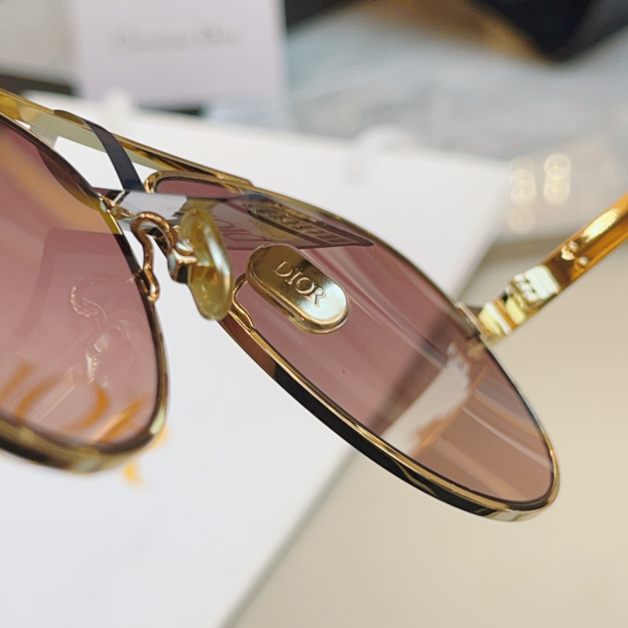 ，【DIO* 】迪*奥新款太阳镜🕶️，高版本 18K金电镀✨MODEL：DiorCannage A1U，
