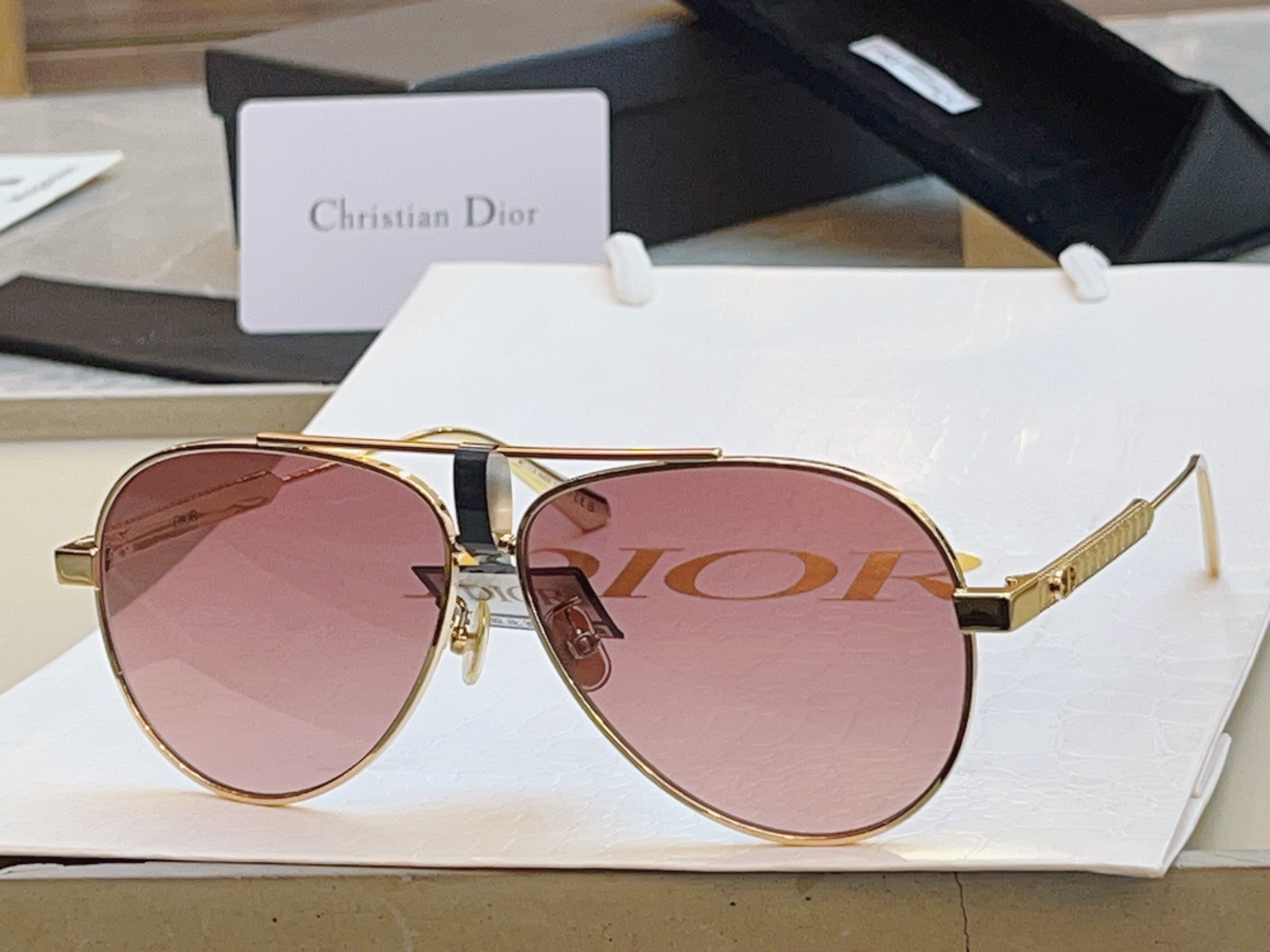 ，【DIO* 】迪*奥新款太阳镜🕶️，高版本 18K金电镀✨MODEL：DiorCannage A1U，